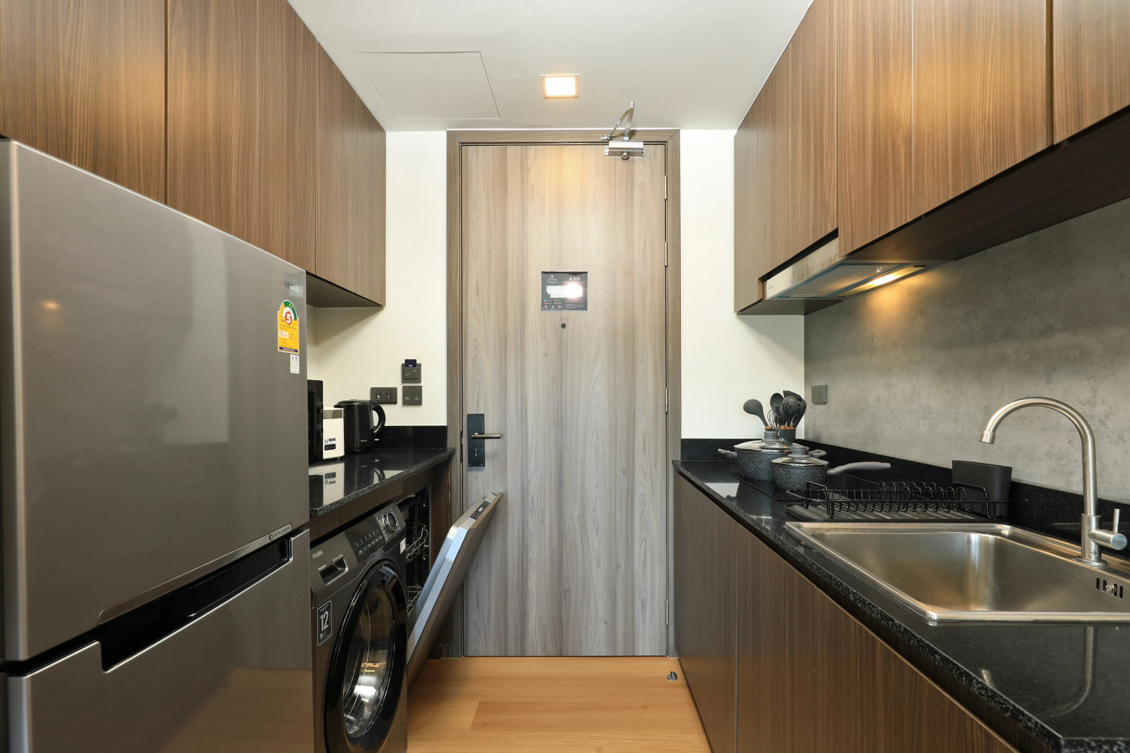 Апартаменты PRO-613 1 Спальня рядом с Пляжем Карон Стильный Интерьер и Балкон с видом на Море