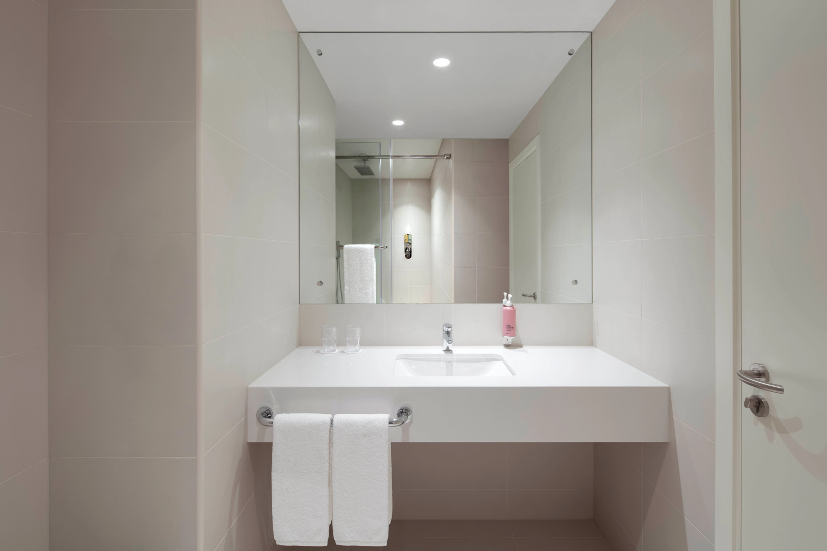 Отель Rove La Mer Beach