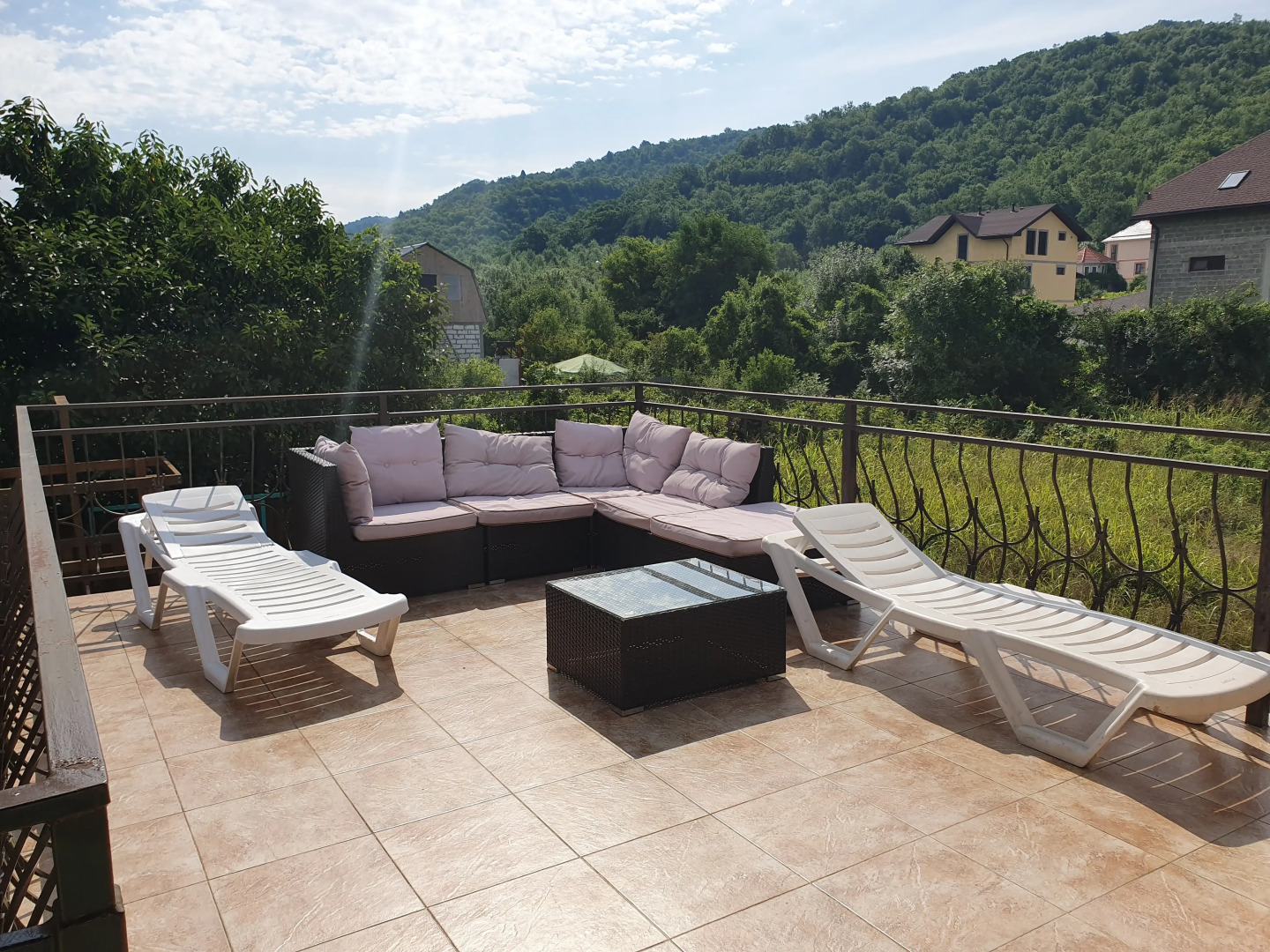 Гостевой дом Замок на Земляничной