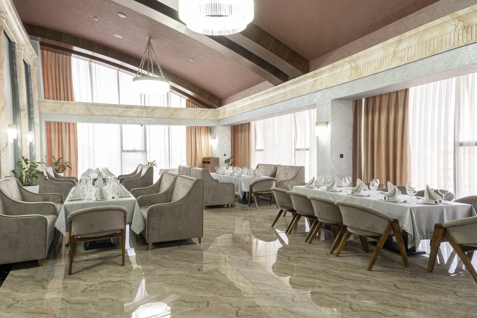 Отель Mir Luxe Plaza