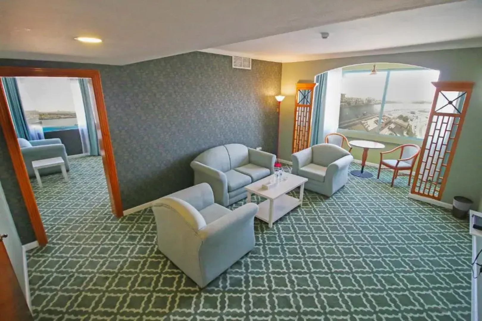 Отель The George Hotel