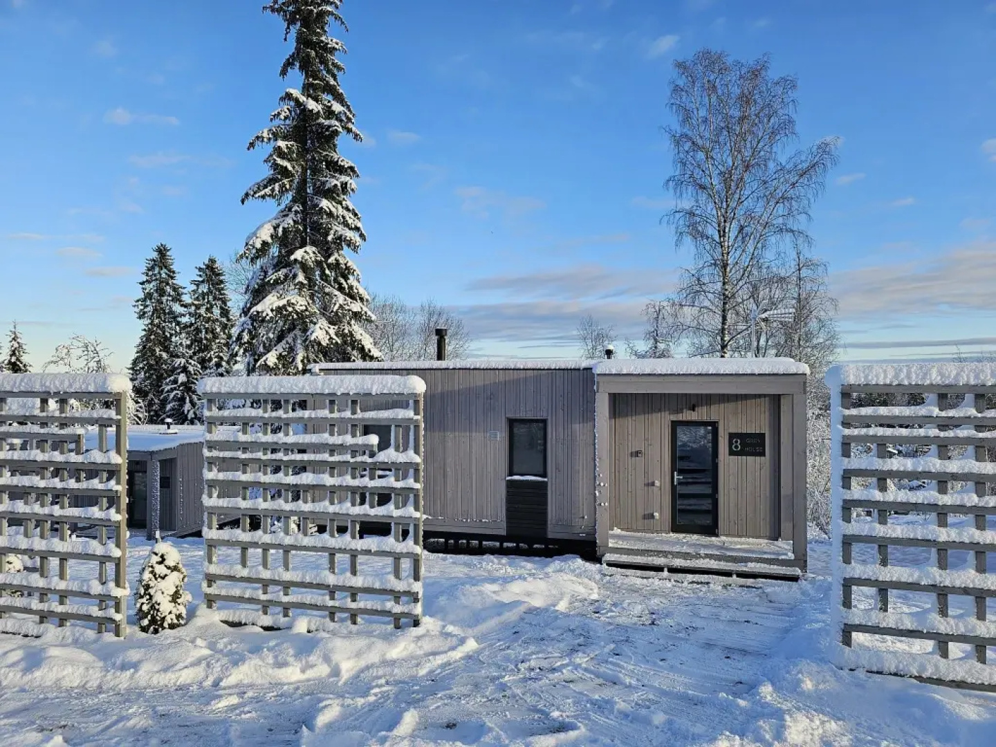 Коттедж Черничный склон Grey House