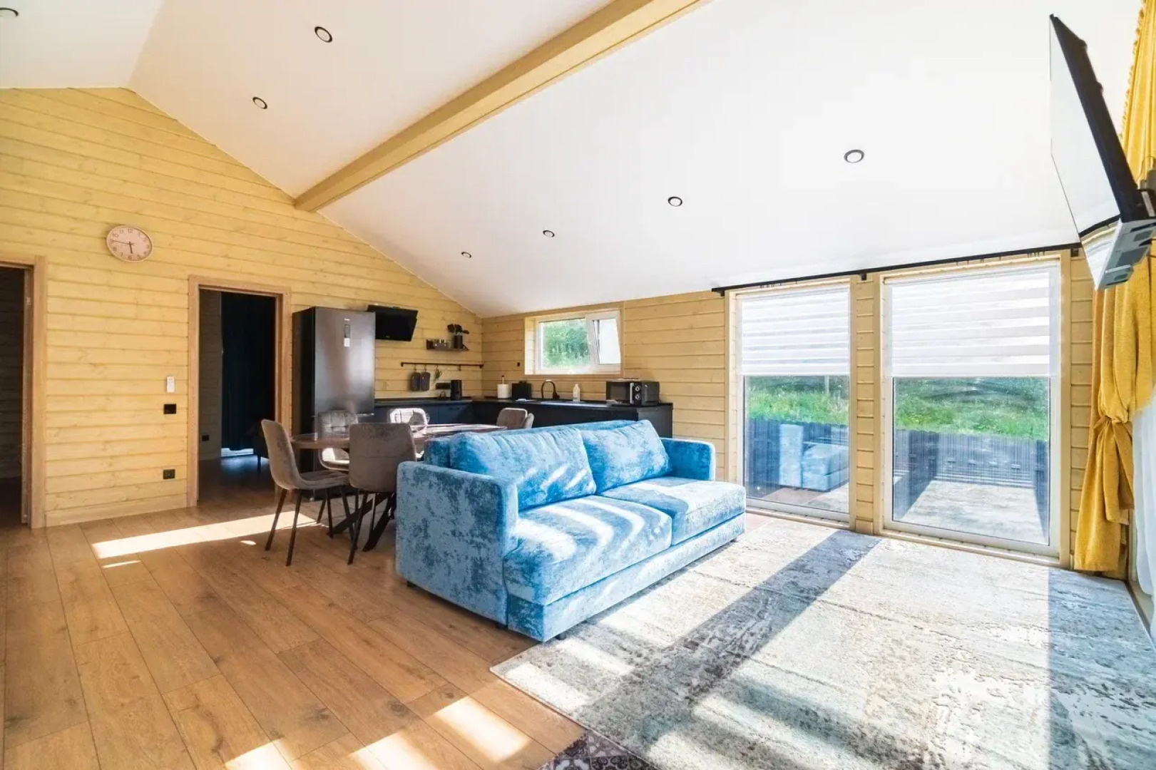 Гостевой дом для 8 Гостей на Берегу Красного Озера