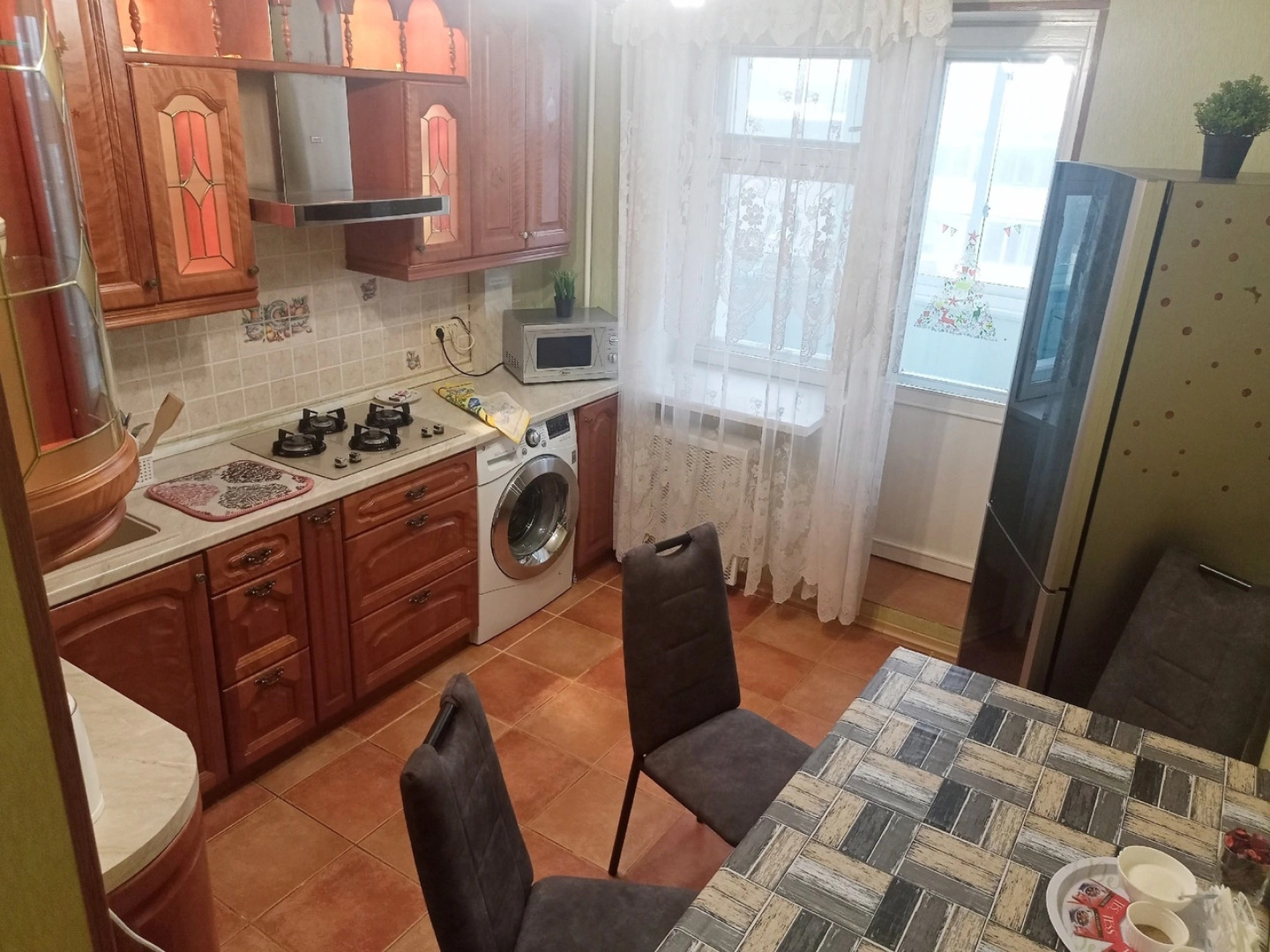 Квартира Уютная Двухкомнатная с Симпатичным Декор Камином