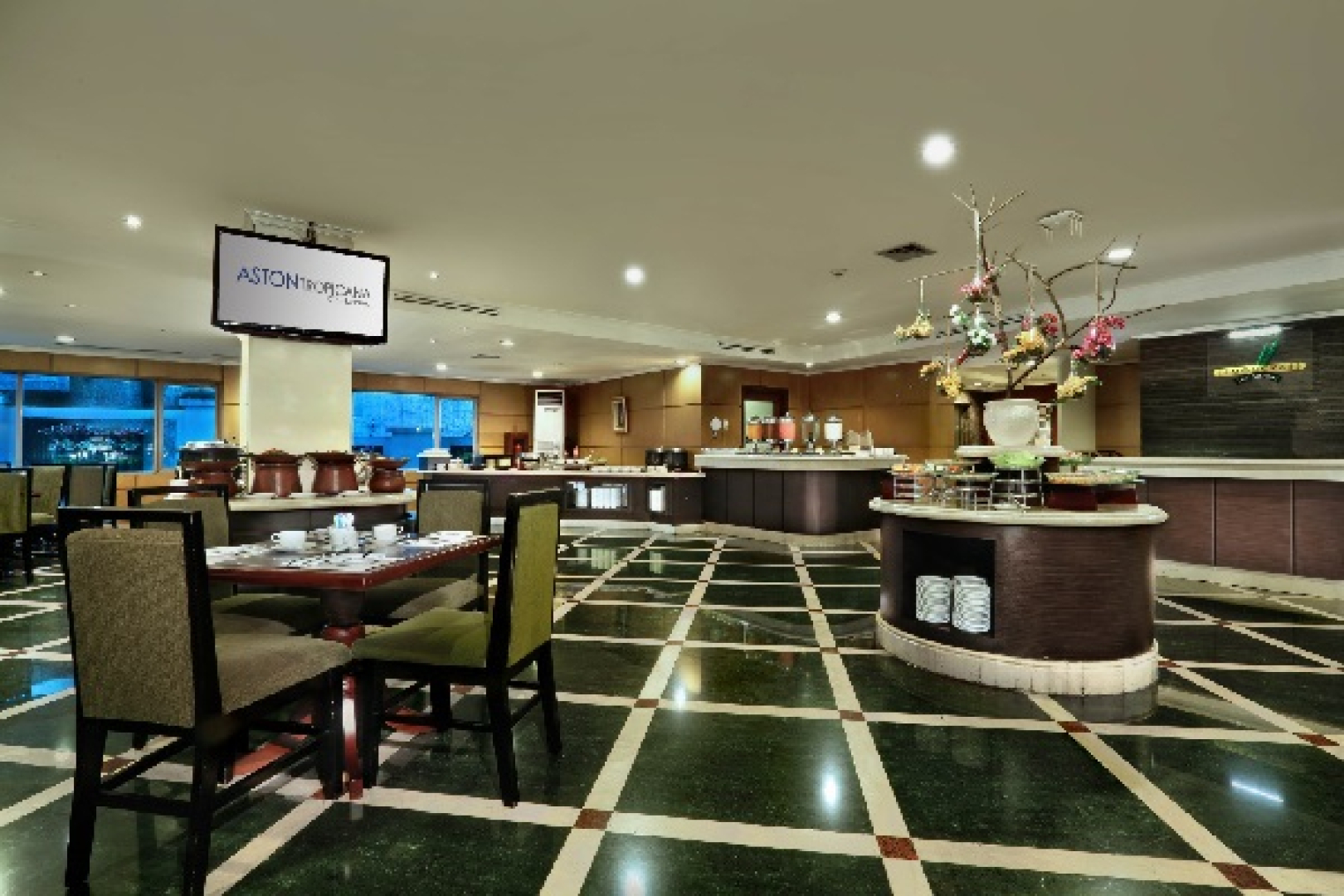 Отель Aston Tropicana