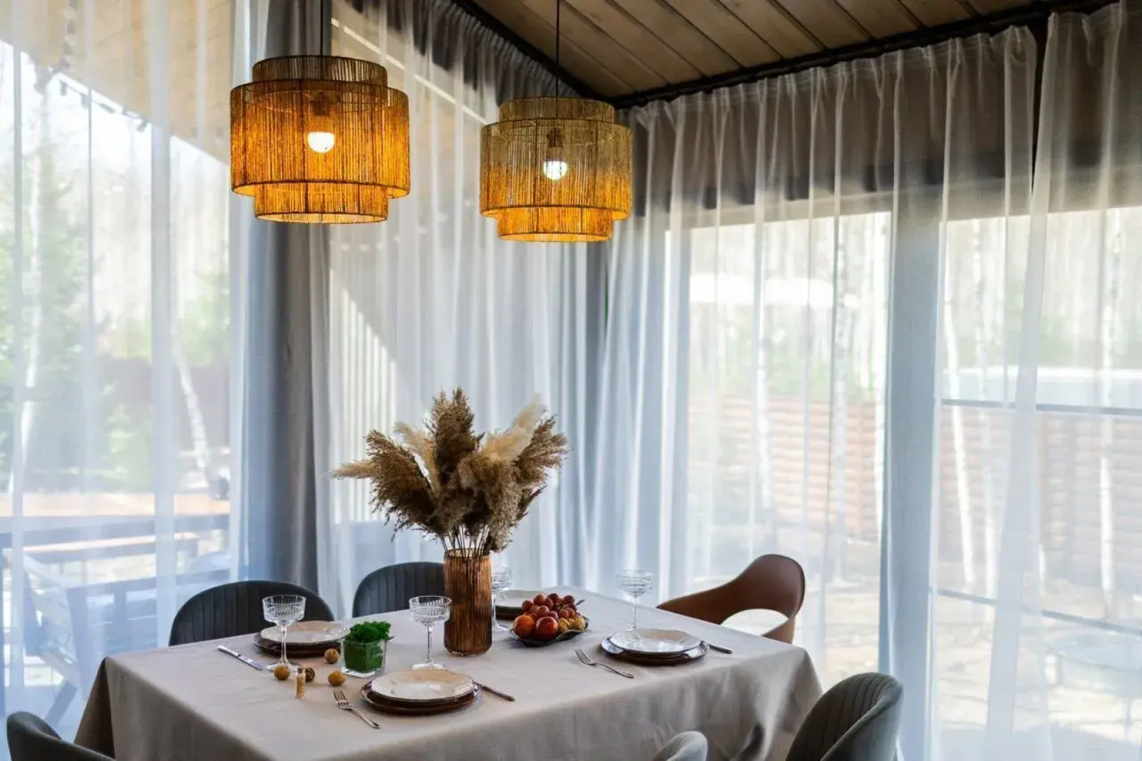 Частный дом Пaноpaмный дом в хвойнoм лесу с сaуной