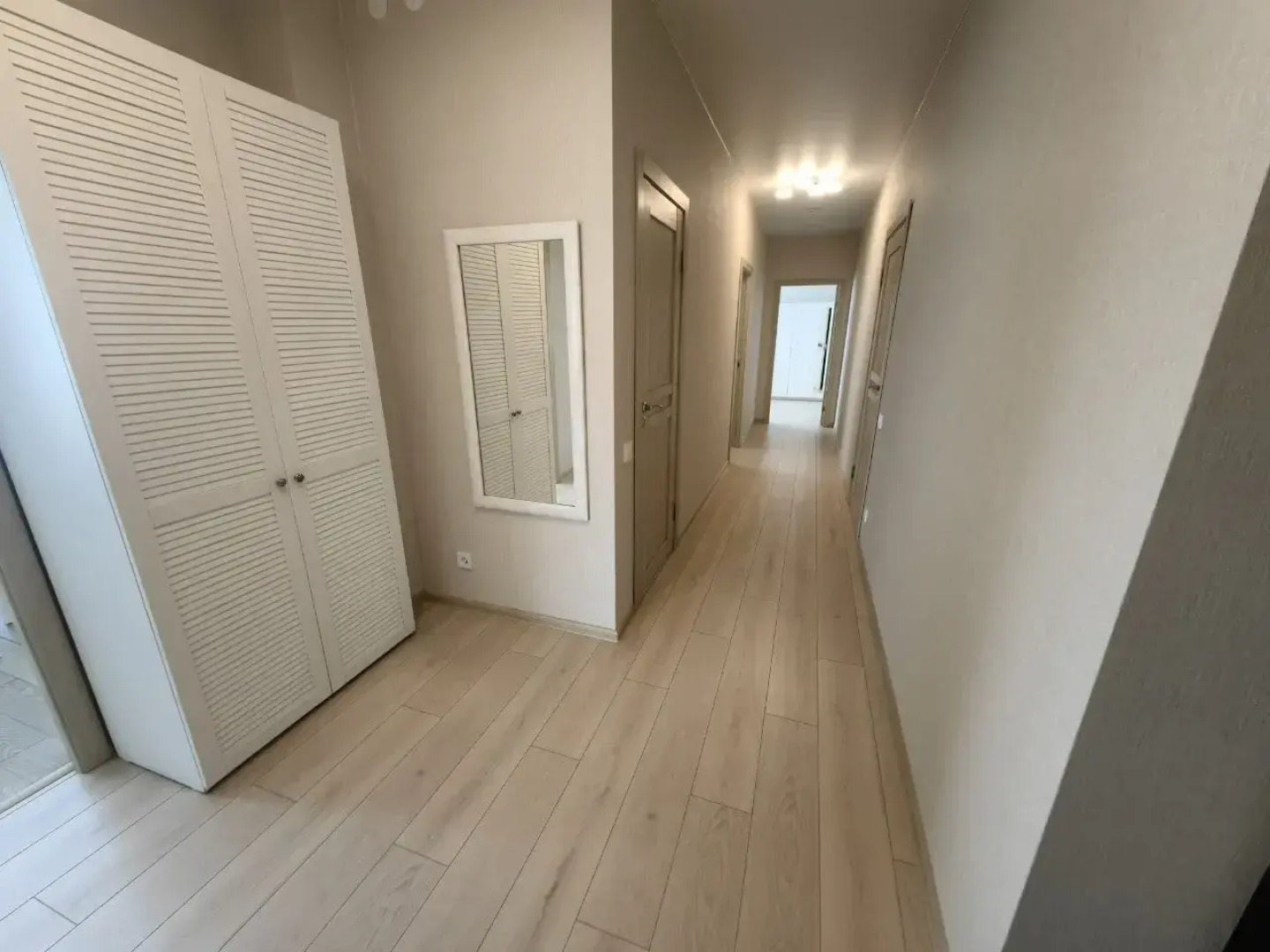 Квартира Krasroom с 3 комнатами в ЖК Параллели