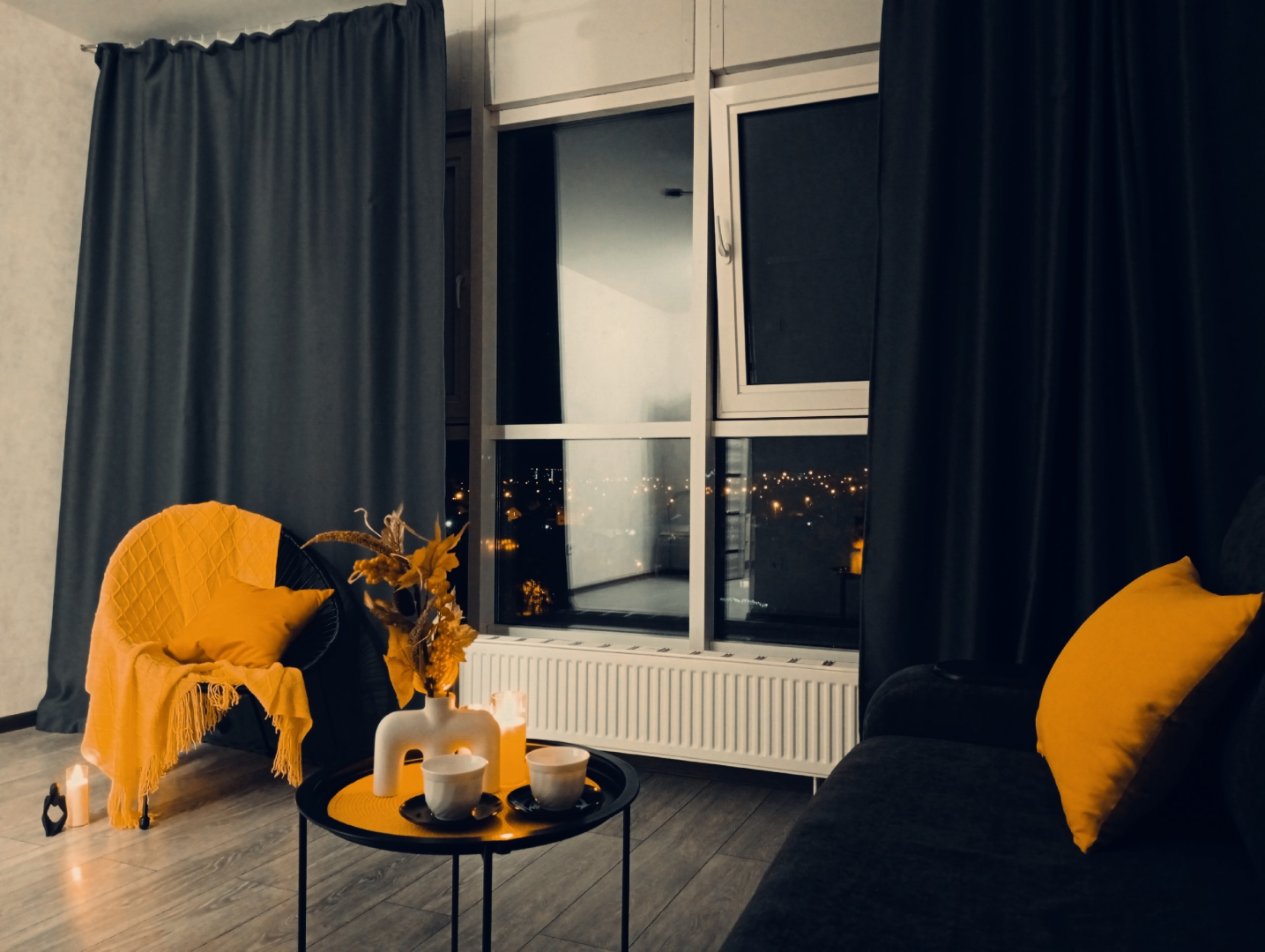 Квартира с панорамными окнами с видом на озеро