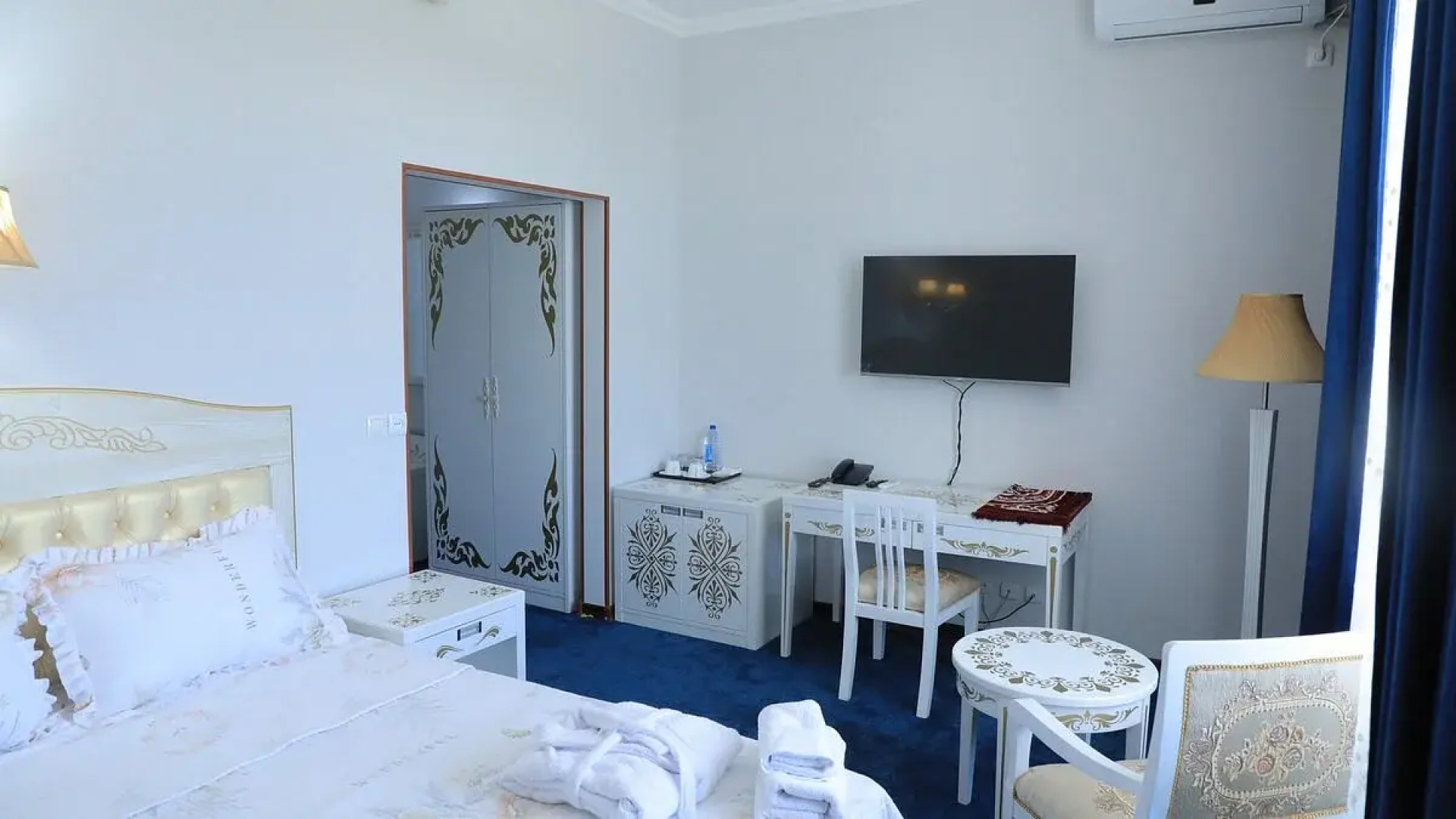 Отель Maqom Plaza