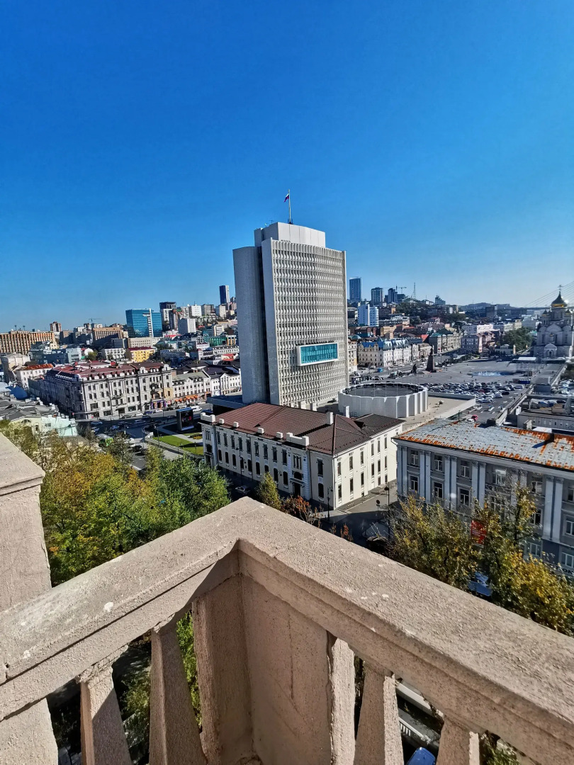 Апартаменты с балконом и видом на Золотой мост