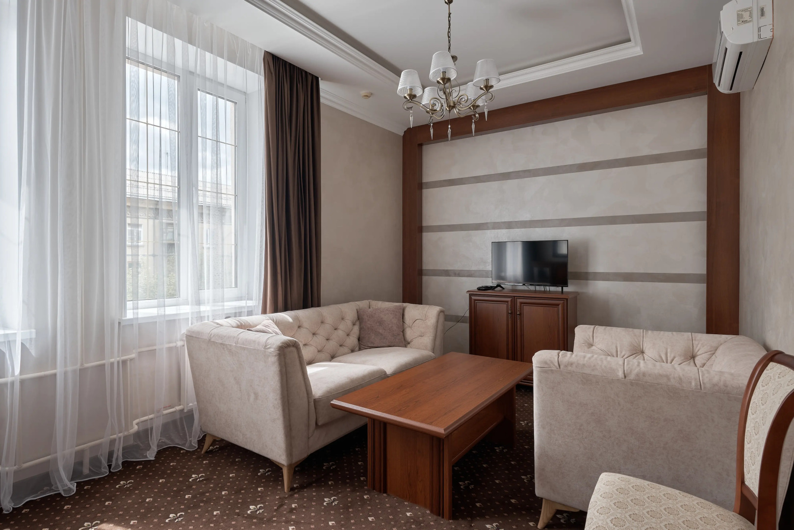 Отель Корона