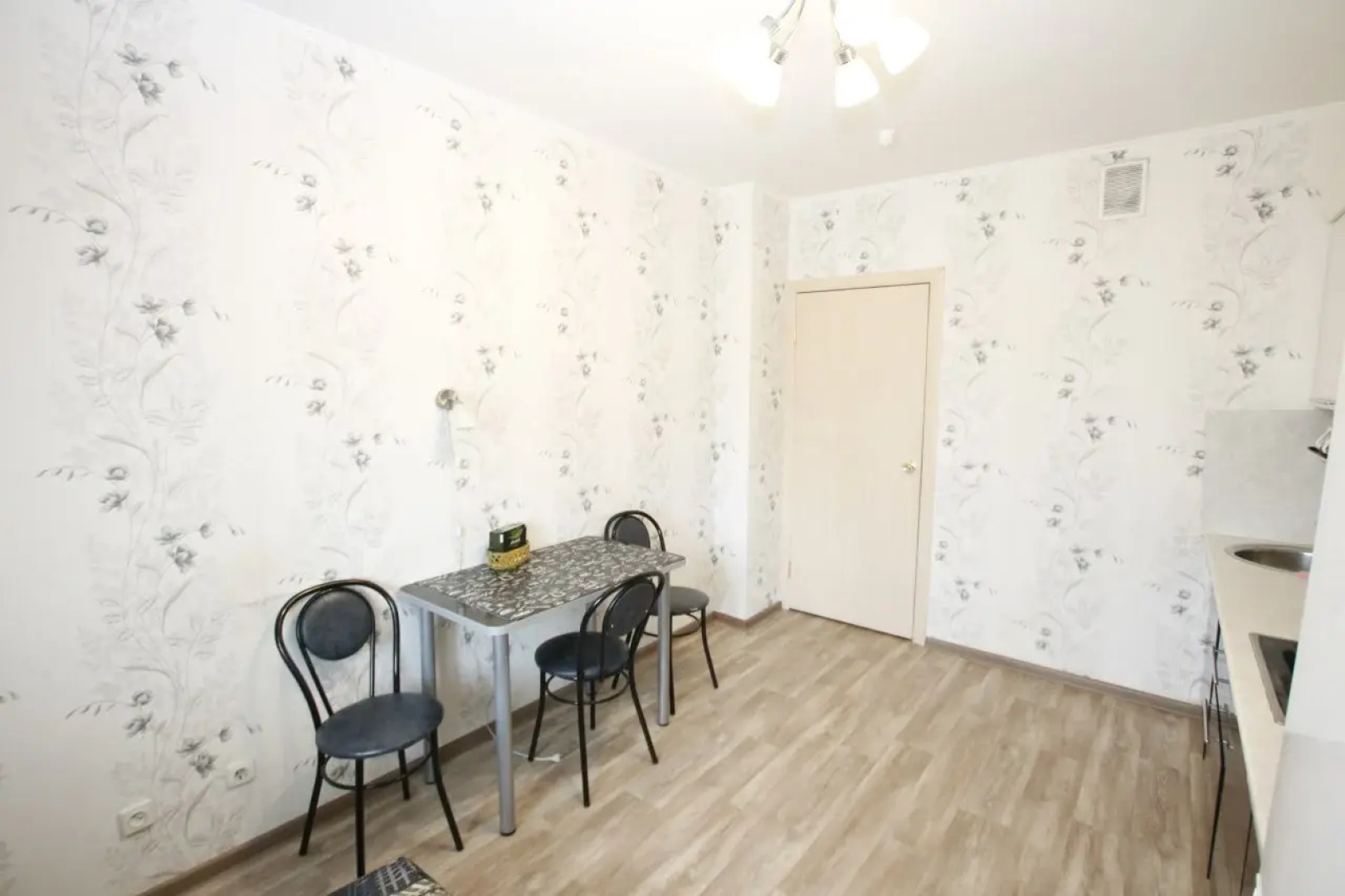 Апартаменты Юлиуса Фучика 9