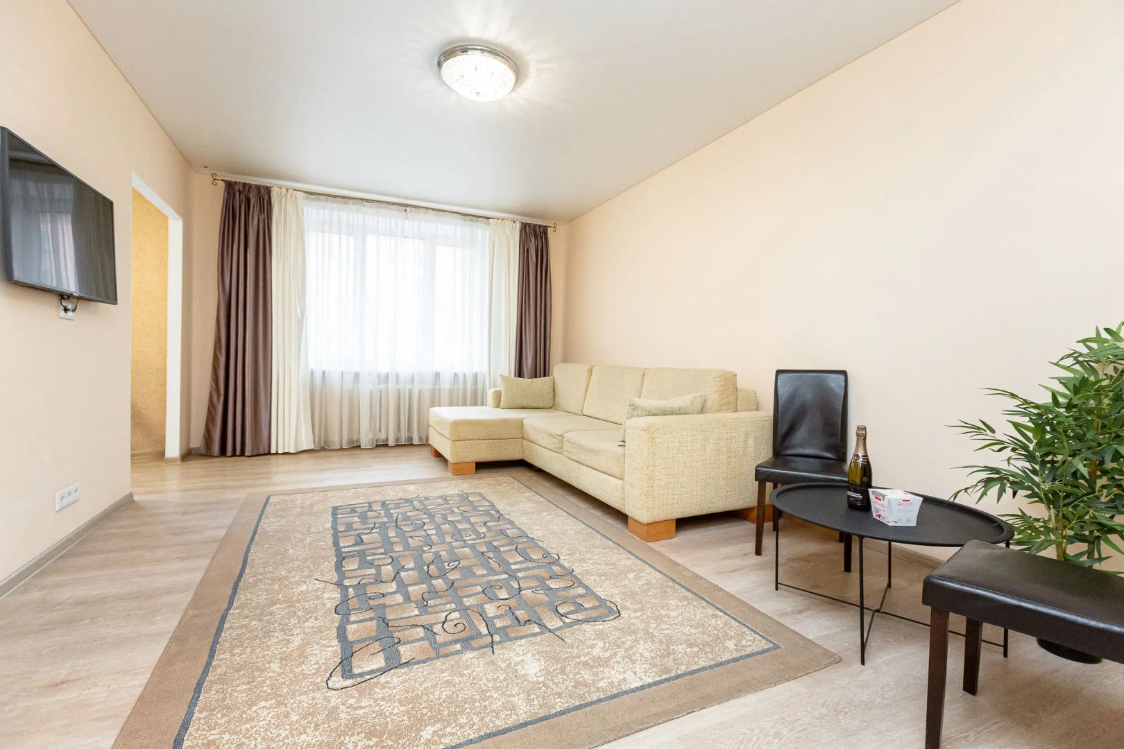 Апартаменты Ladgorna на Независимости 74