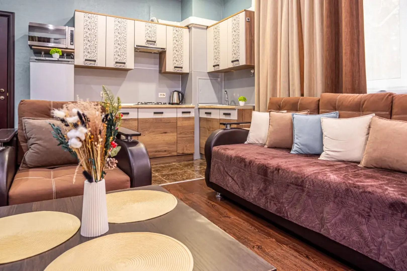 Апартаменты Семейные с Балконом  и Красивым Видом в Сосновом Лесу от Квартирукинг