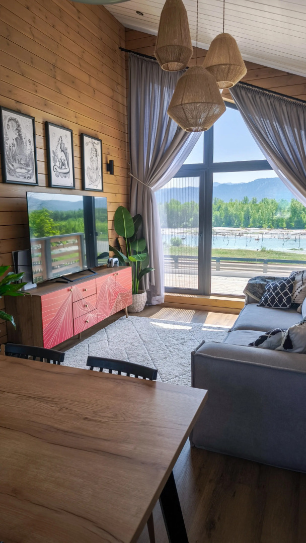 Частный дом Современный гостевой дом на слиянии рек Катунь и Кокса