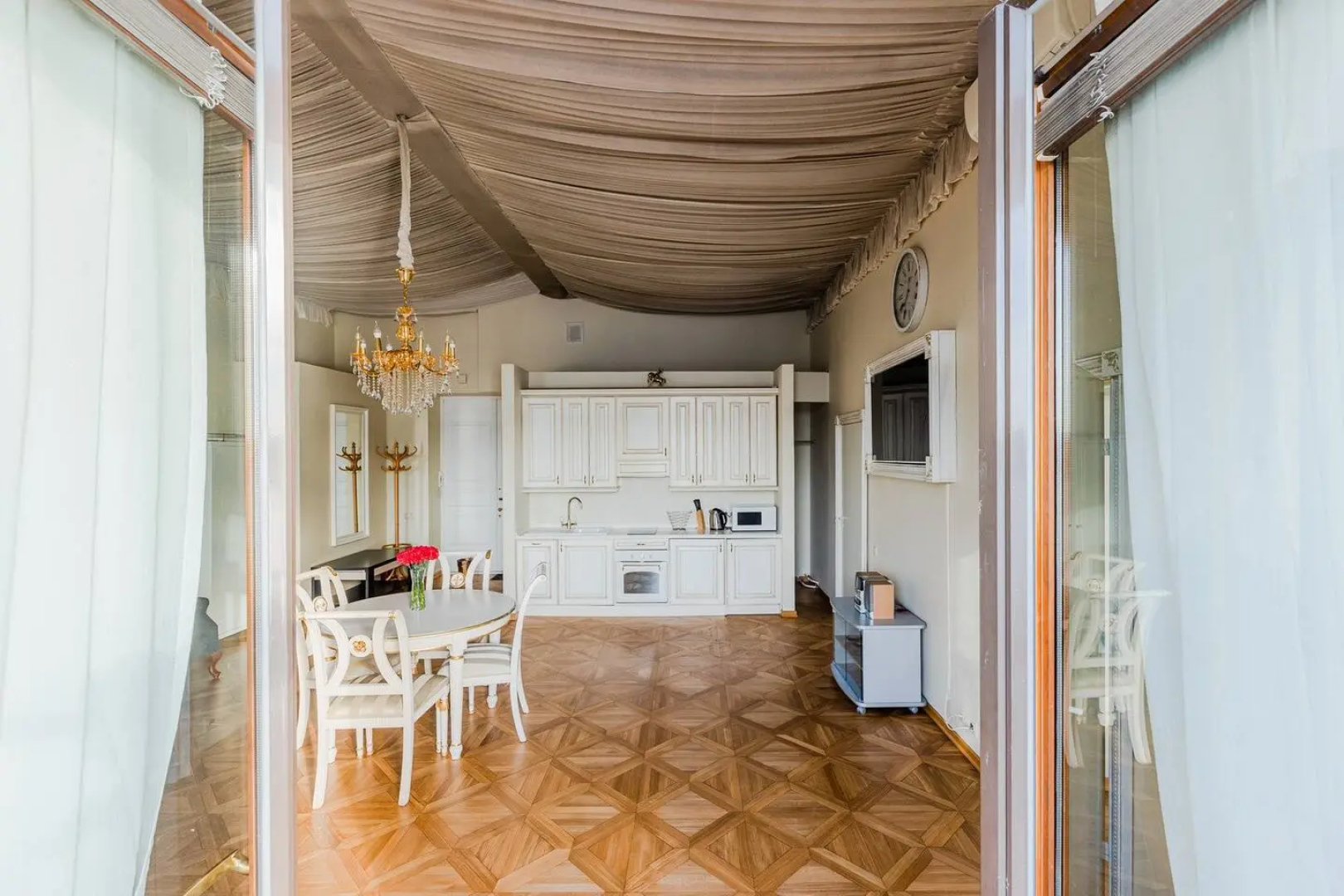 Апартаменты a.m. Rooms Neva Balcony (Angliyskaya Naberezhnaya)