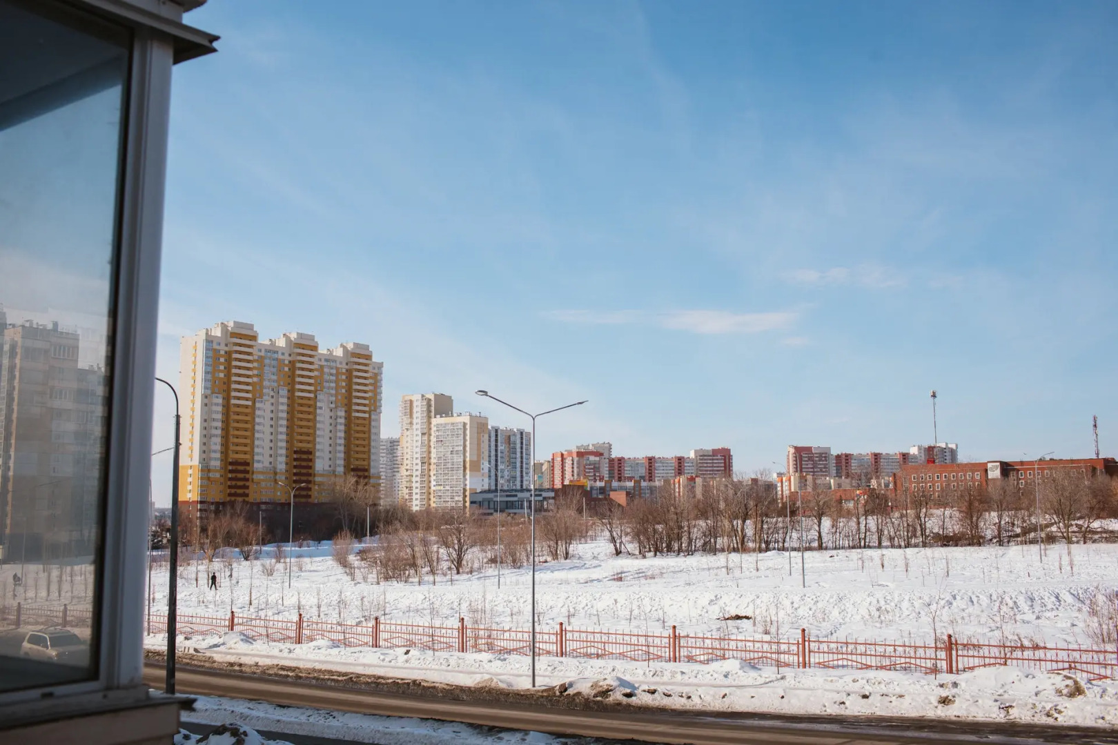 Просторные апартаменты с балконом