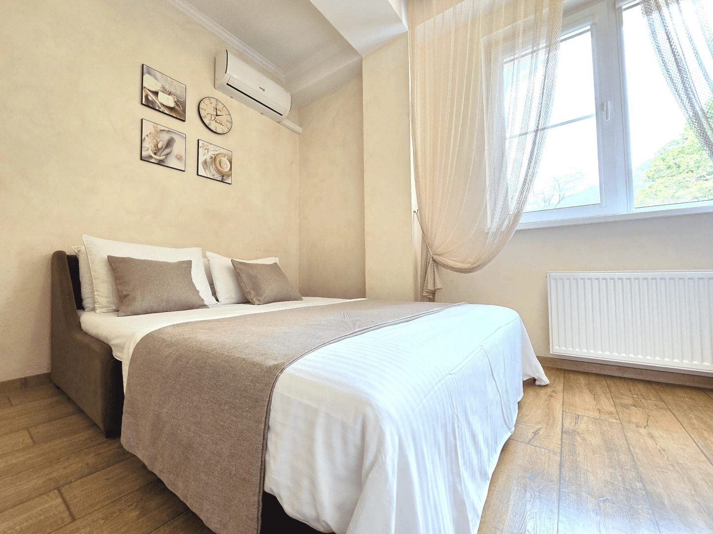 Квартира теплая с отдельной спальней полноценной кухней и видом на горы