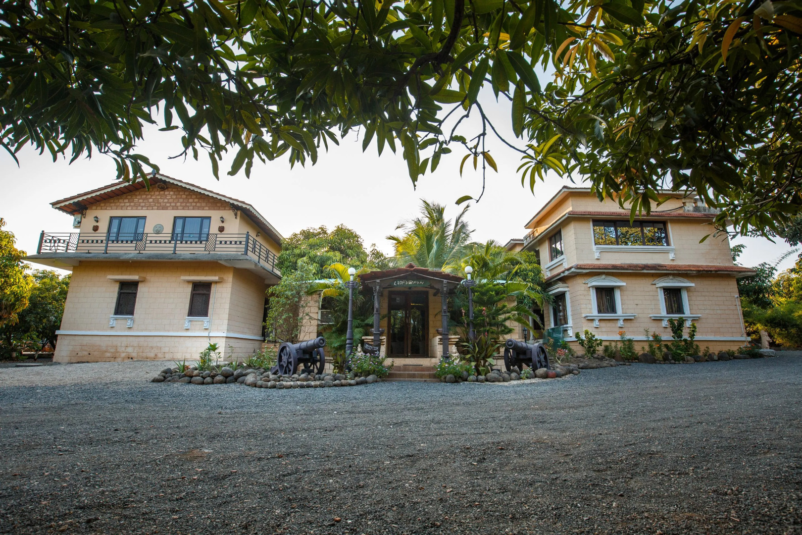 Отель Gir Lions Paw Resort