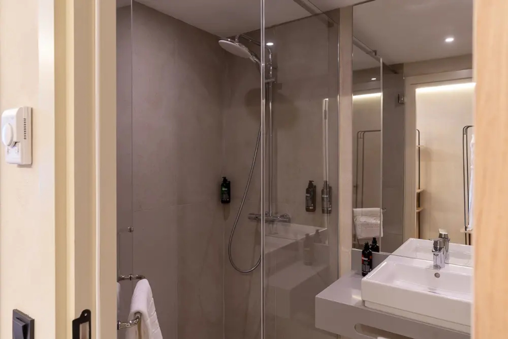 Отель Renion City