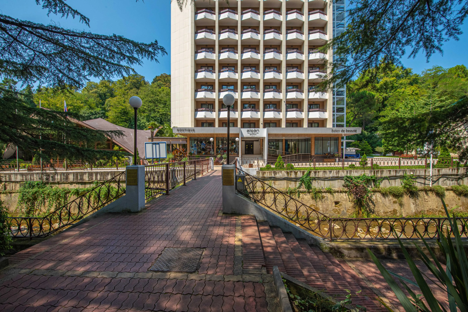 Курортный отель Alean Family Sputnik