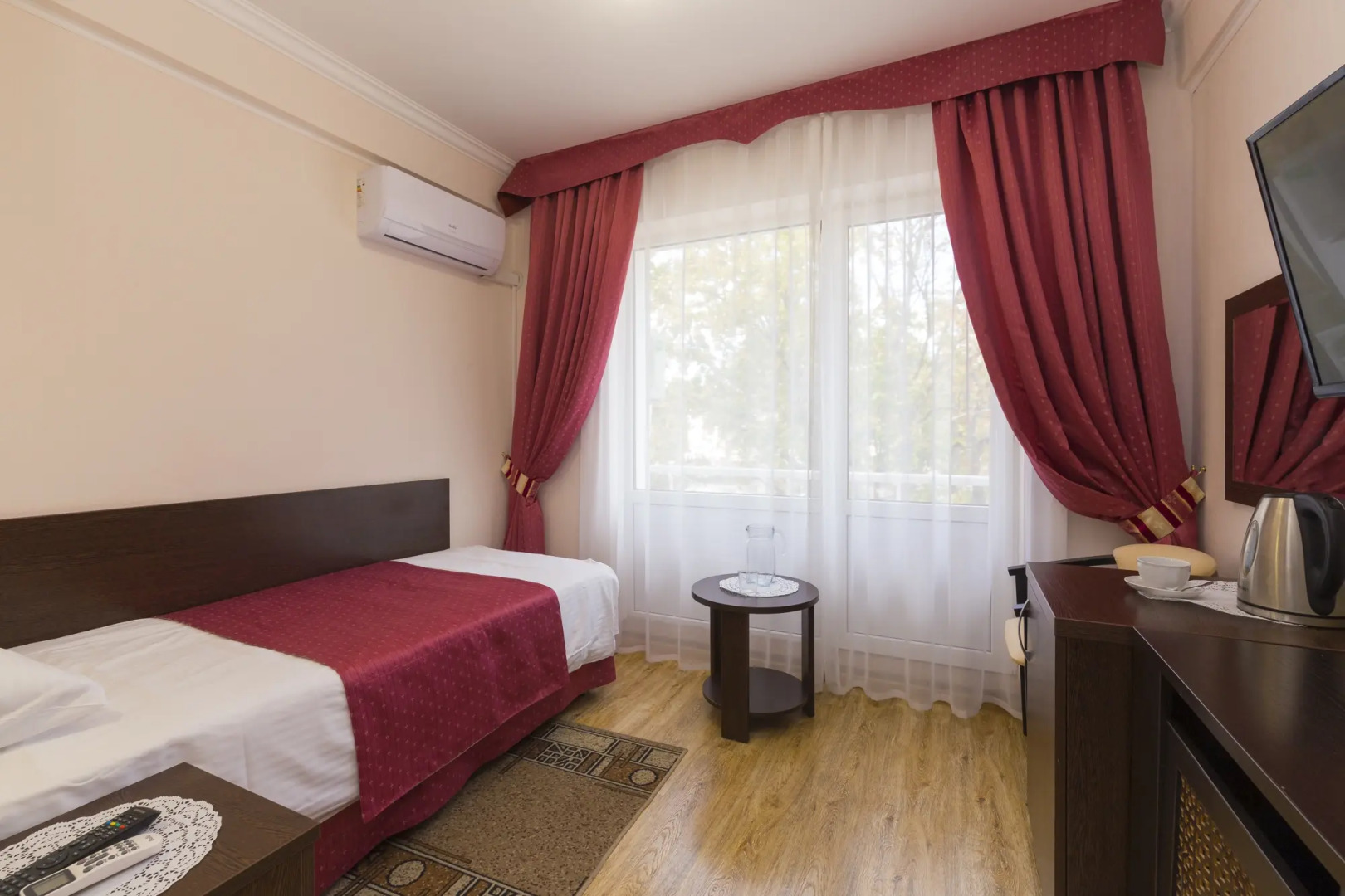 Санаторий Курортная Поликлиника им. Н.И. Пирогова с Пансионатом с Лечением Искра