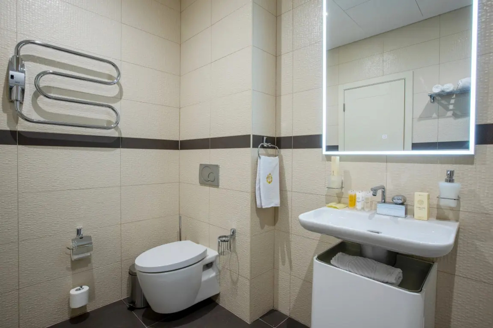 Rockmond 58 Junior Suite 7