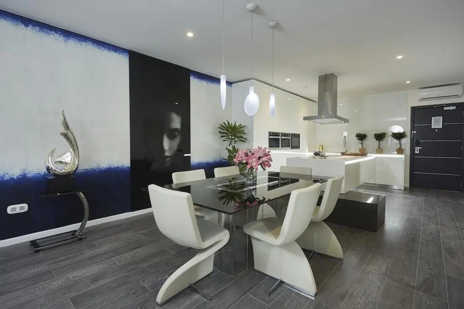 Отель Kwarleyz Residence