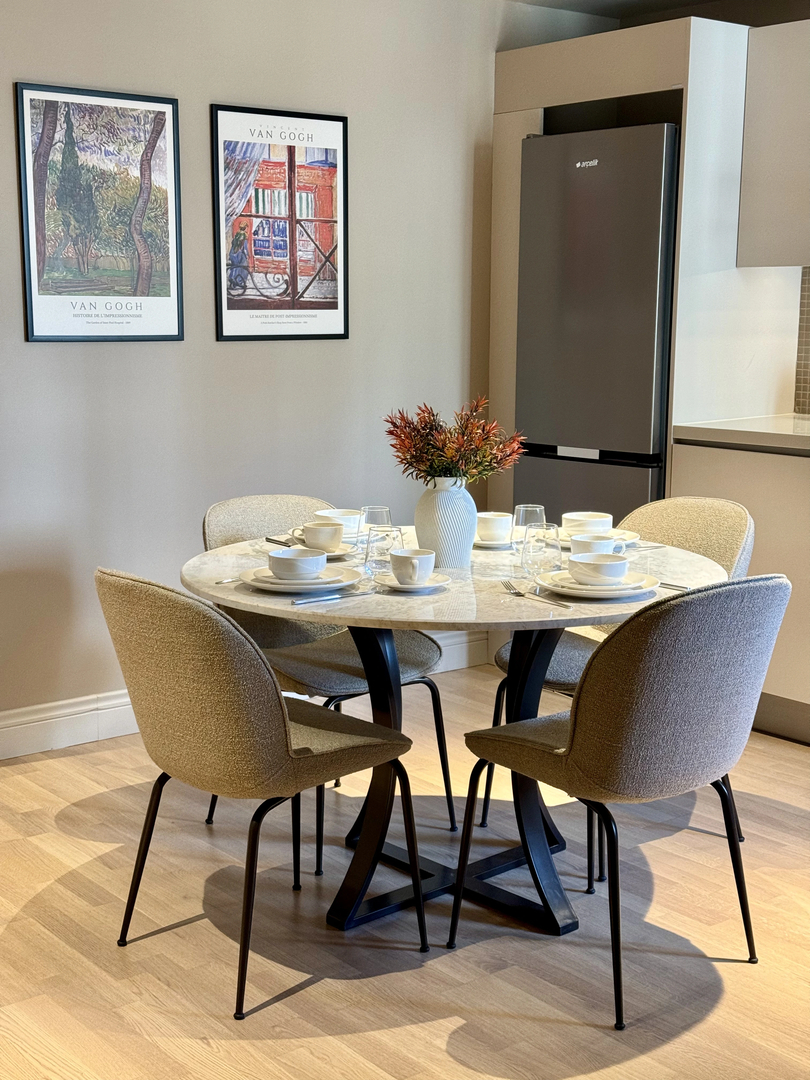 Отель Weingart Suites