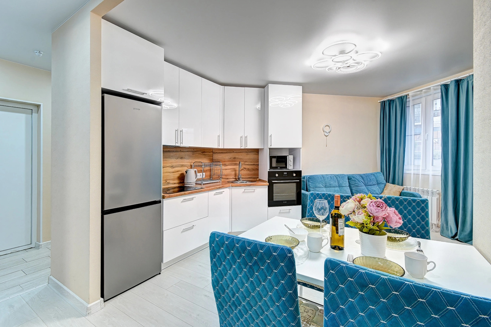 Апартаменты Morskaya Simfonya-2 евро трехкомнатные с балконом бассейном на территории