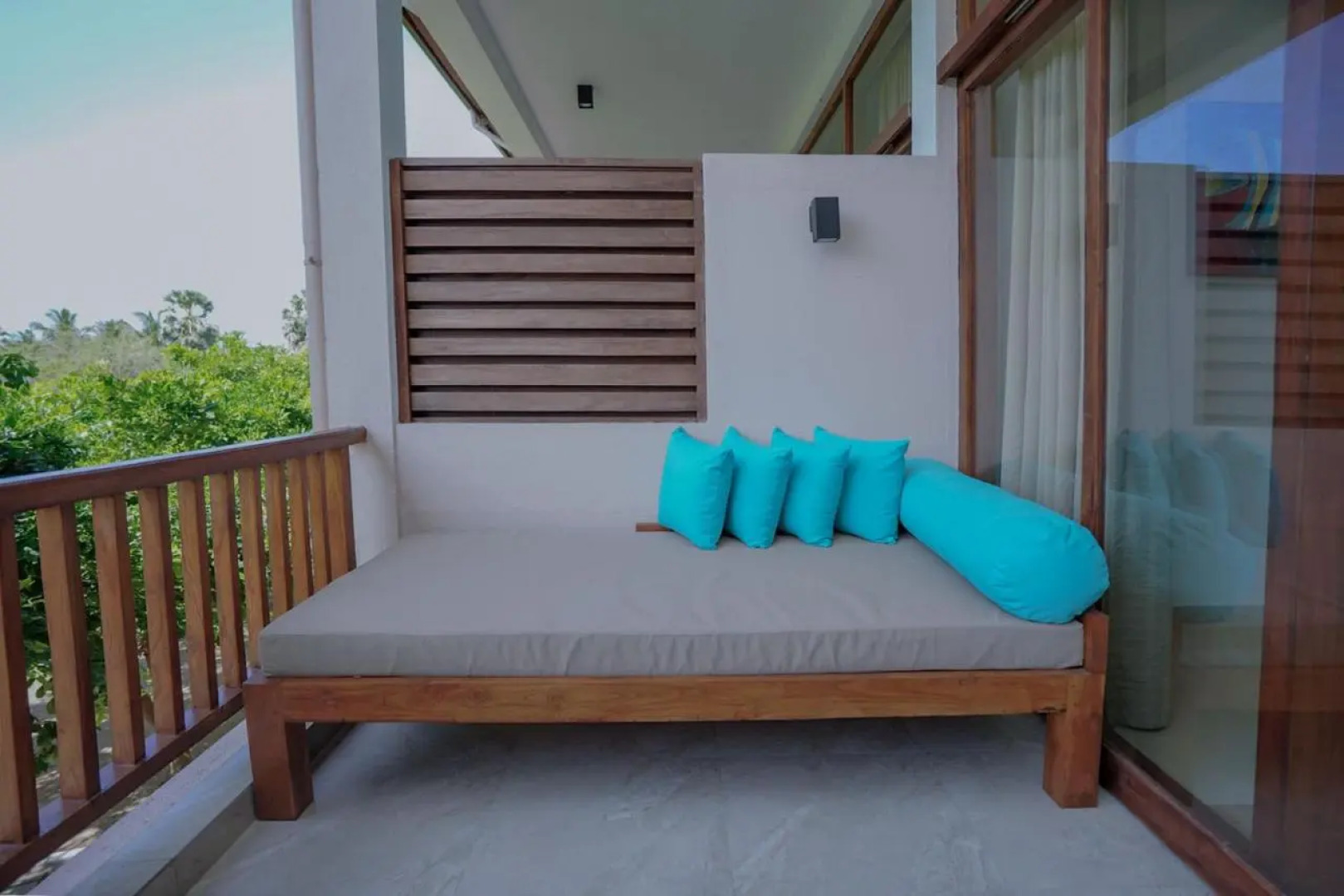 Отель Breeze Pasikudah Resort