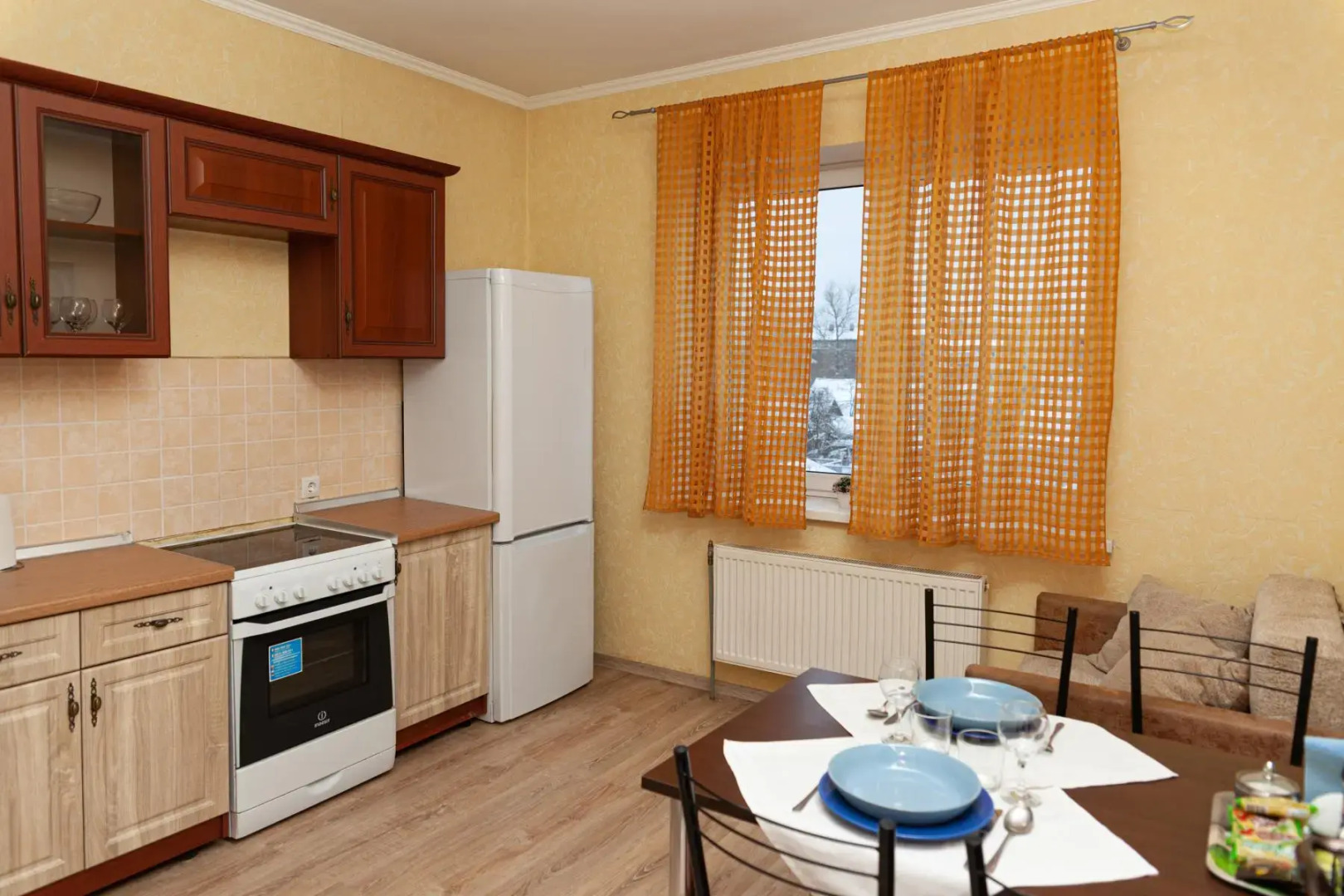 Апартаменты двухкомнатные (94) Серебровская 91