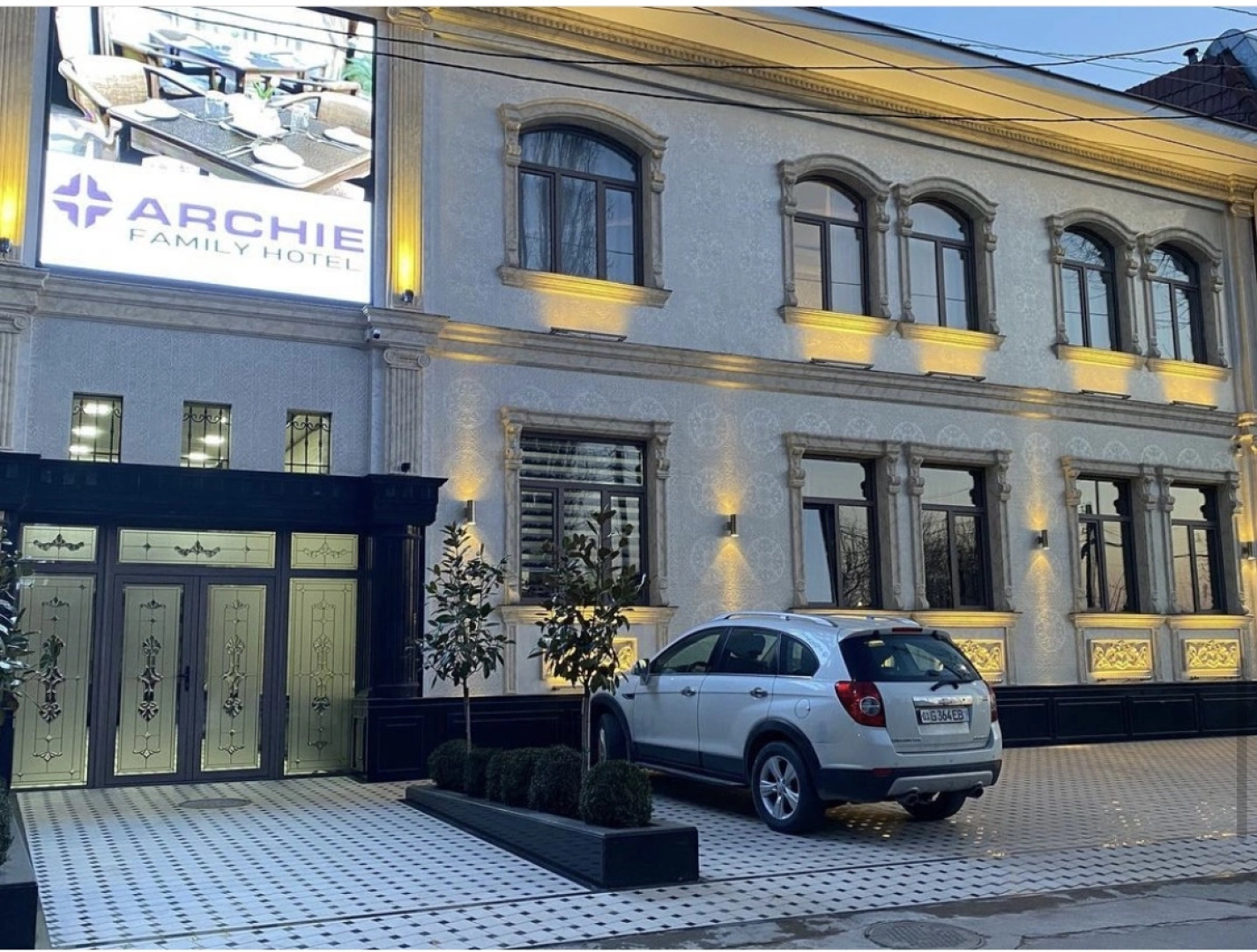 Отель Archie Family