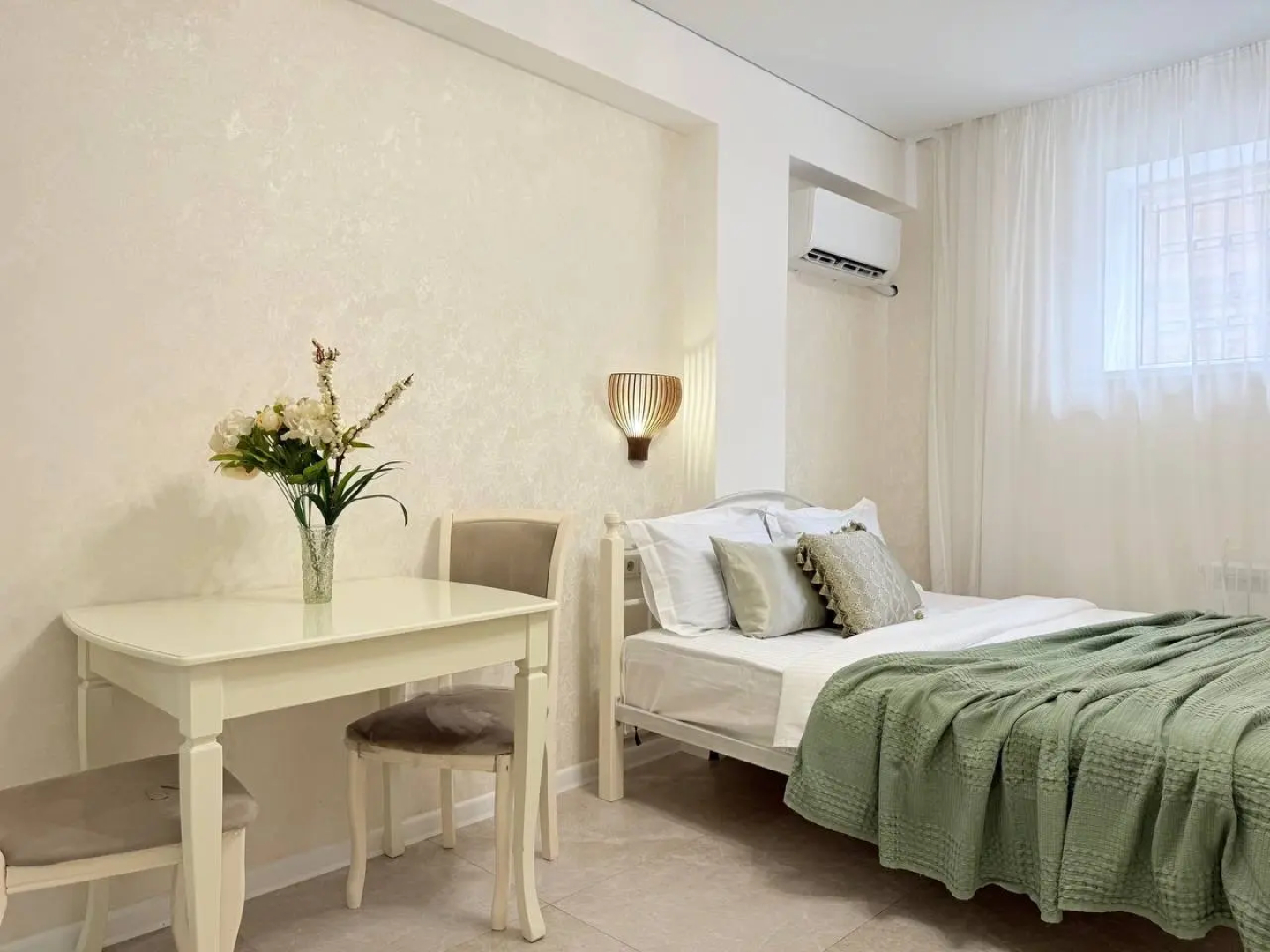 Апартаменты Студия возле Моря для Двоих на цокольном этаже