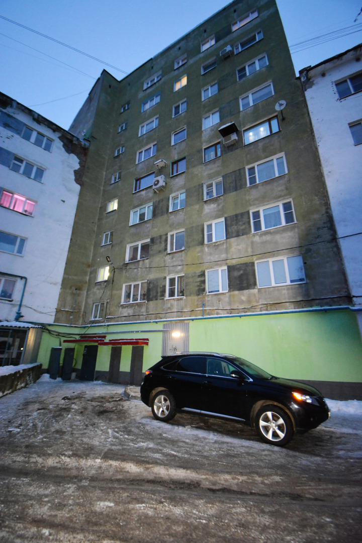 Квартира трёхкомнатная с двумя уборными лифтом и балконом