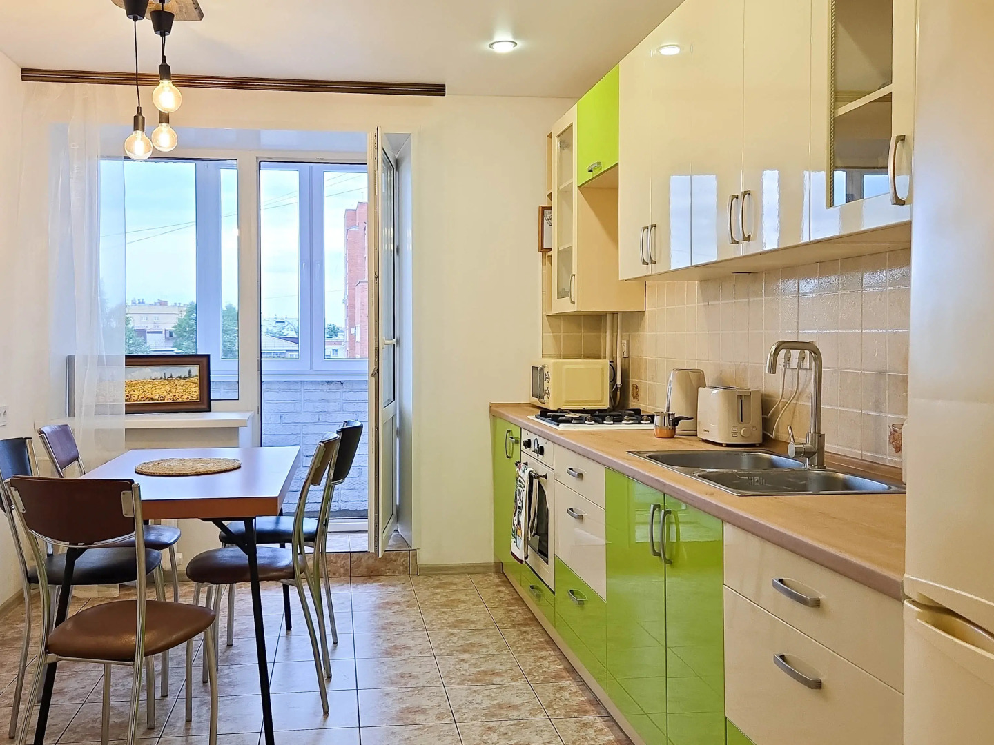 Апартаменты двухкомнатные в центре Сеть ЙоХоум