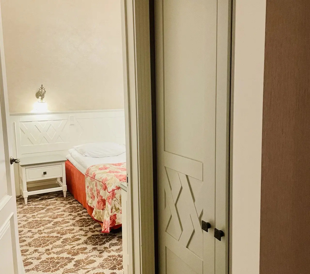 Отель Cronwell Inn Стремянная