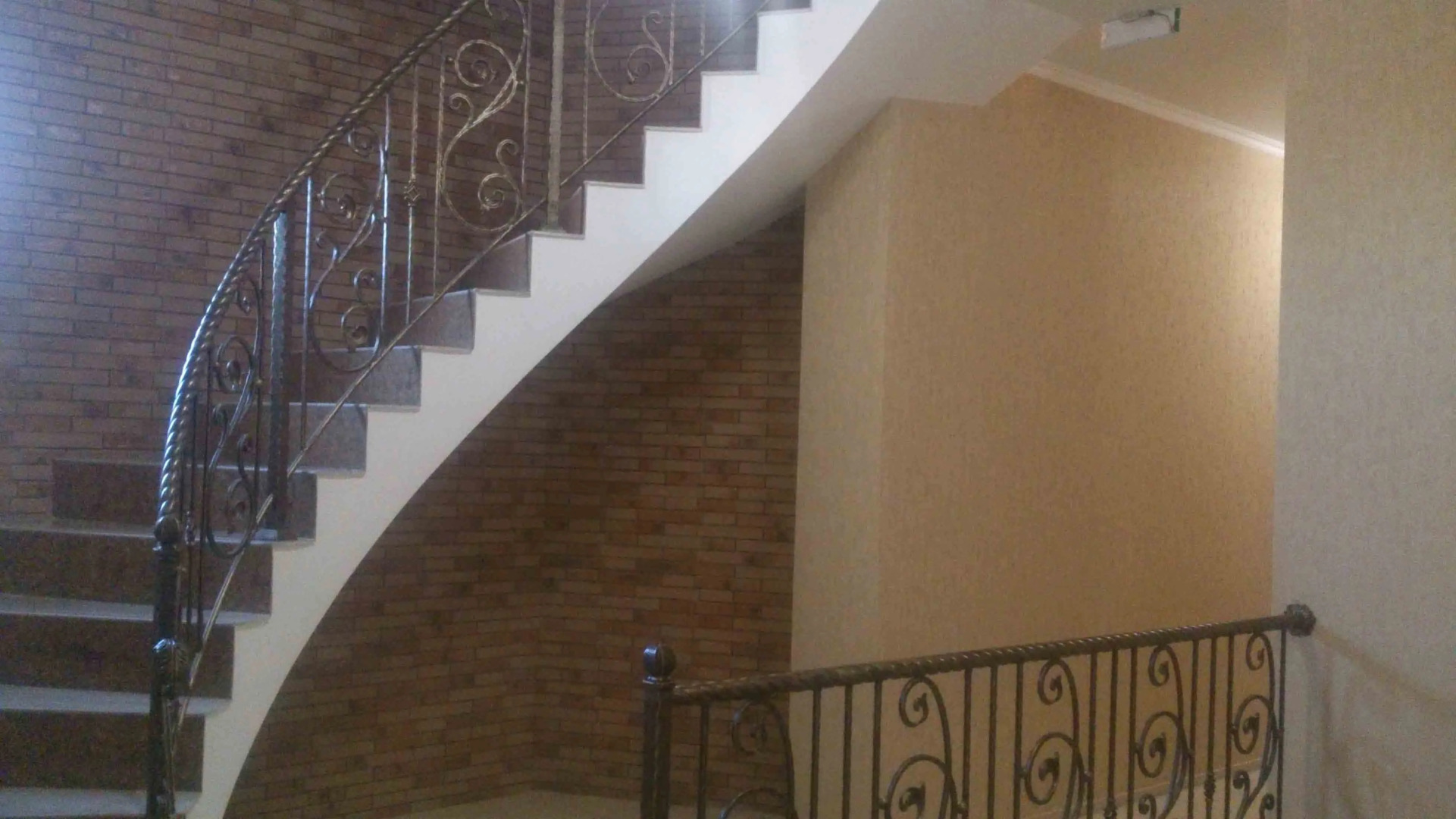 Отель Золотой Джин