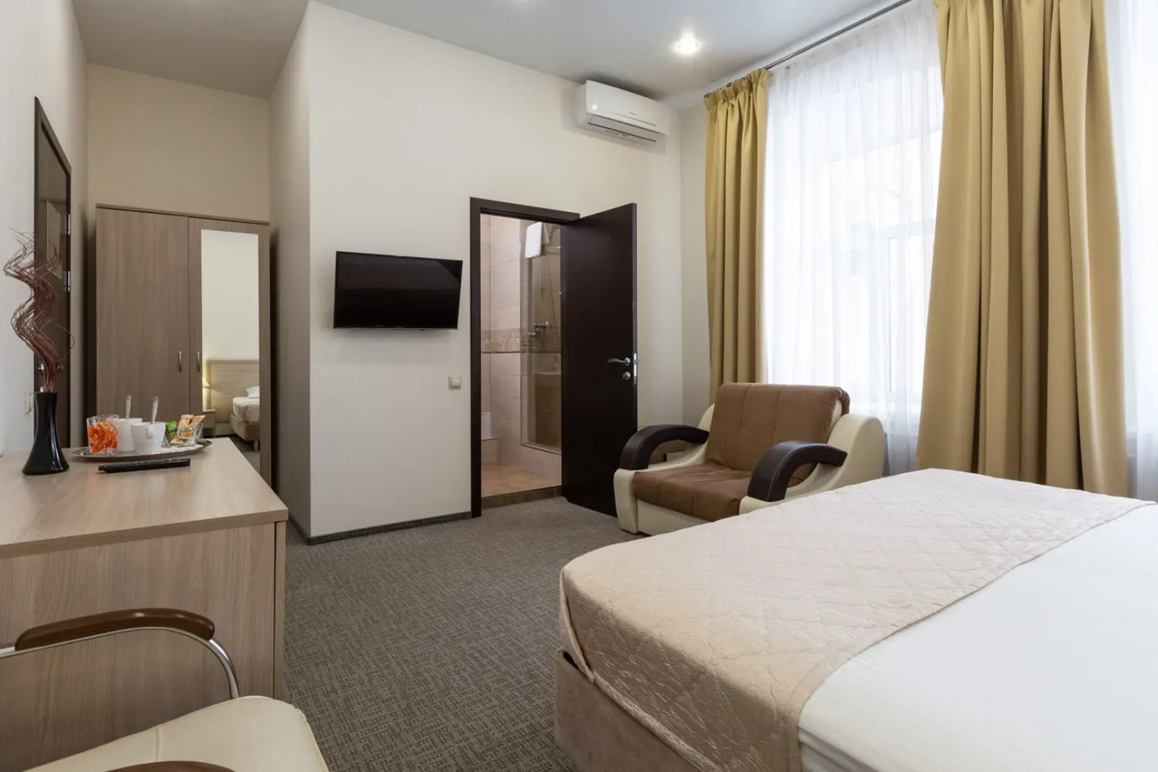 Отель Артхофф