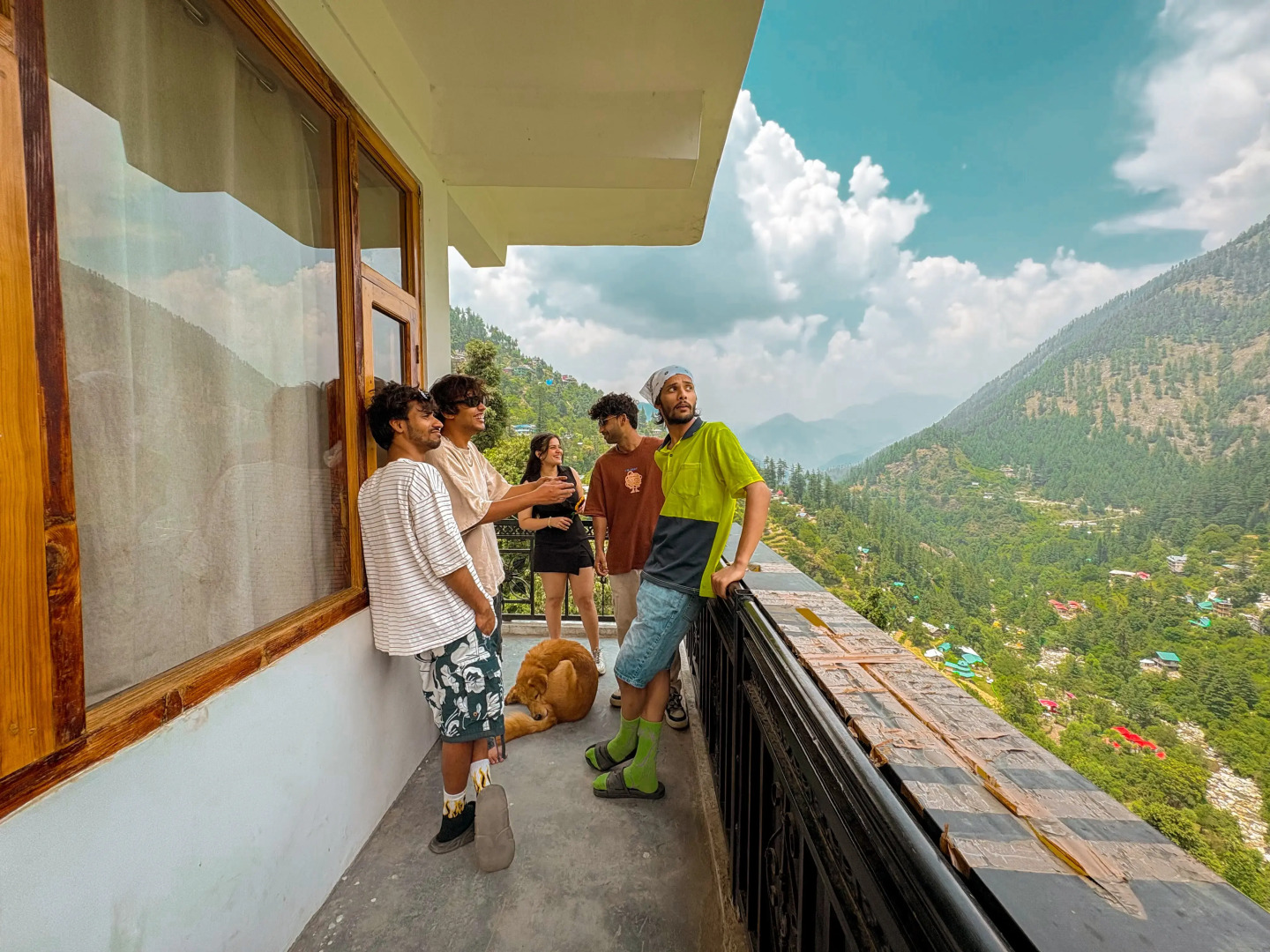 Хостел Young Monk Hostel & Cafe Jibhi