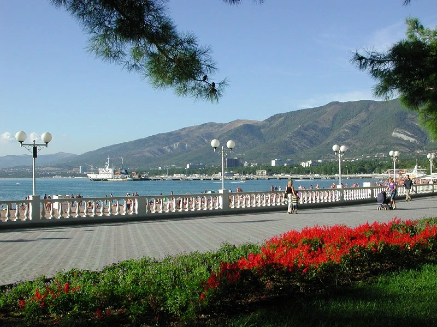 Отель Азария