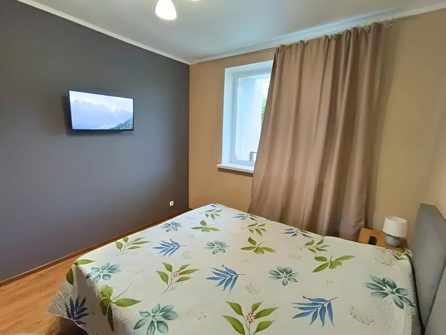 Апартаменты Двухкомнатные на втором этаже с балконом