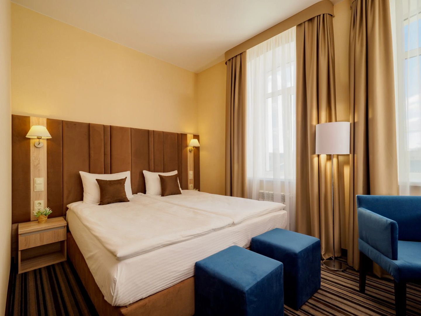 Отель Бридж