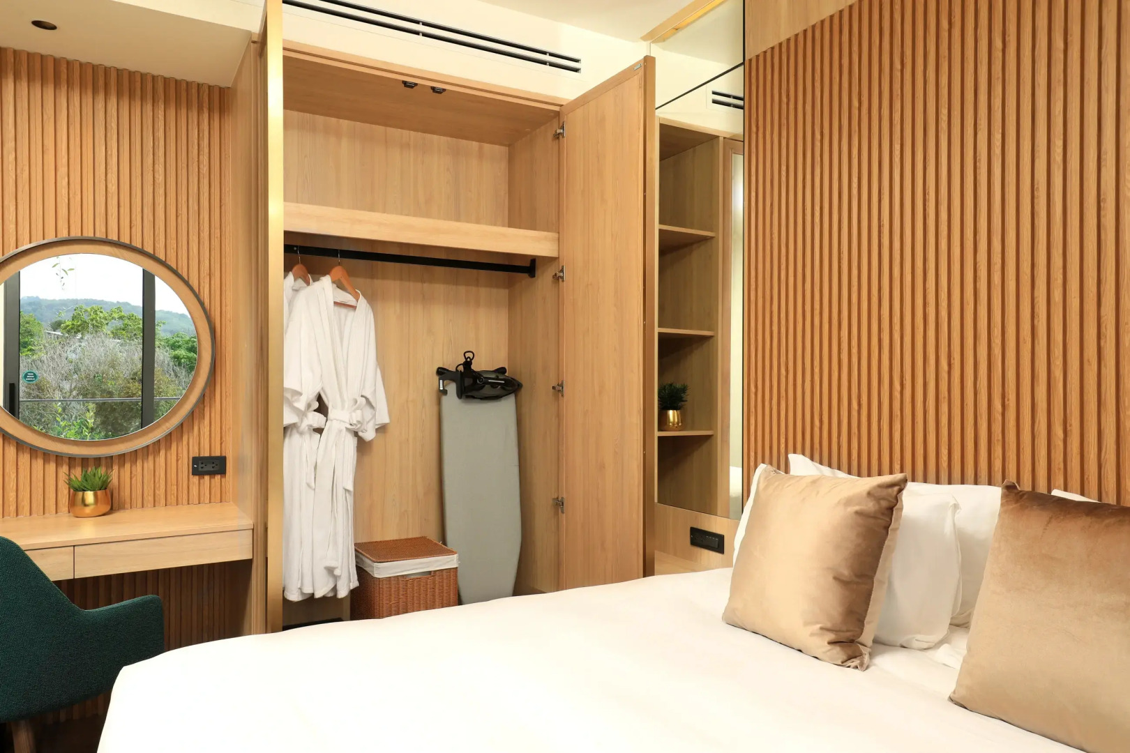 Апартаменты LGP-C512 2 Спальни рядом с Пляжем Бангтао Балкон с Видом на Природу и Доступ к Бассейну