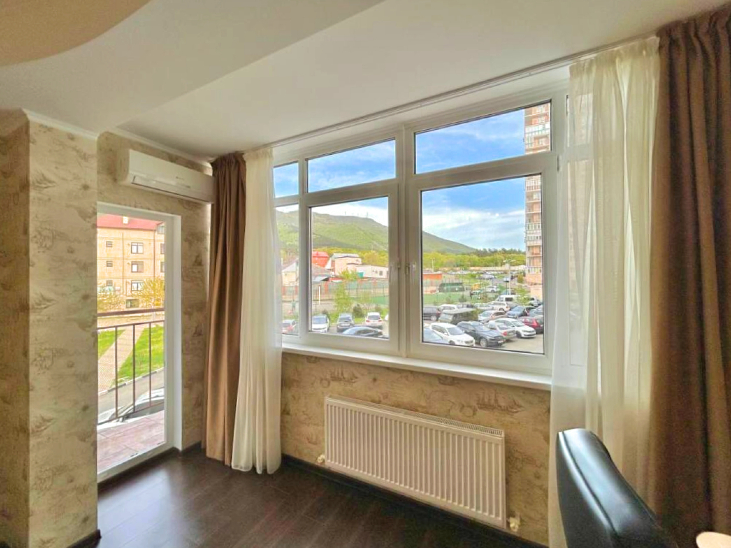 Улучшенные трехкомнатные апартаменты с террасой