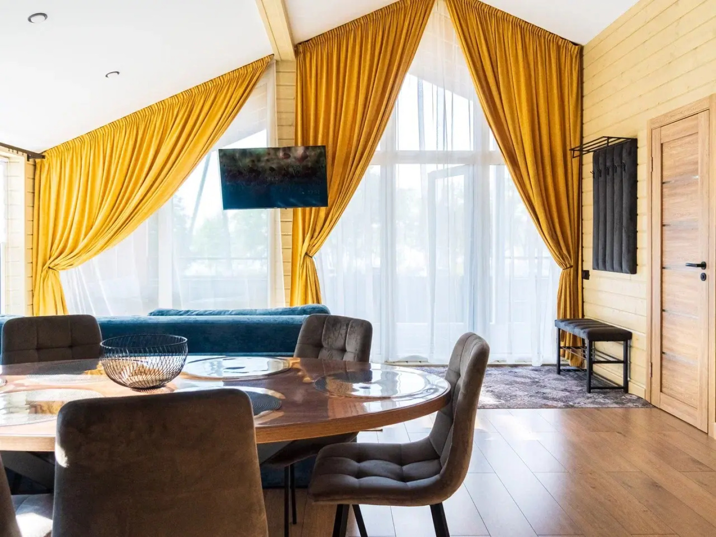 Гостевой дом для 8 Гостей на Берегу Красного Озера