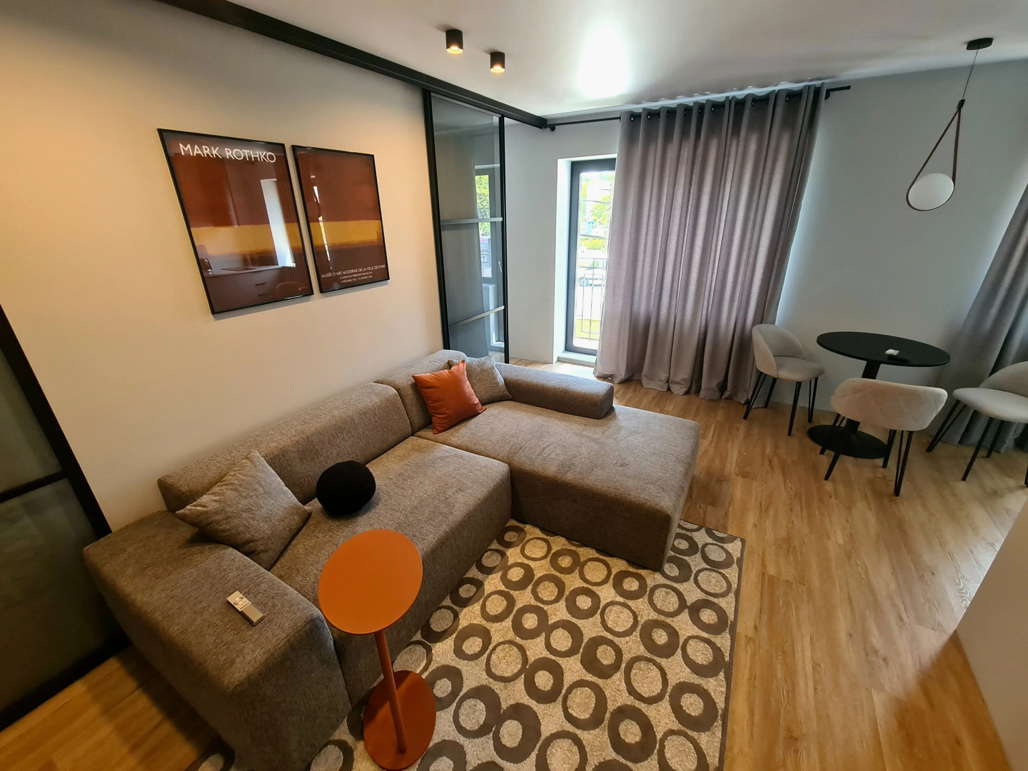 Квартира новая в центре RomanovApart