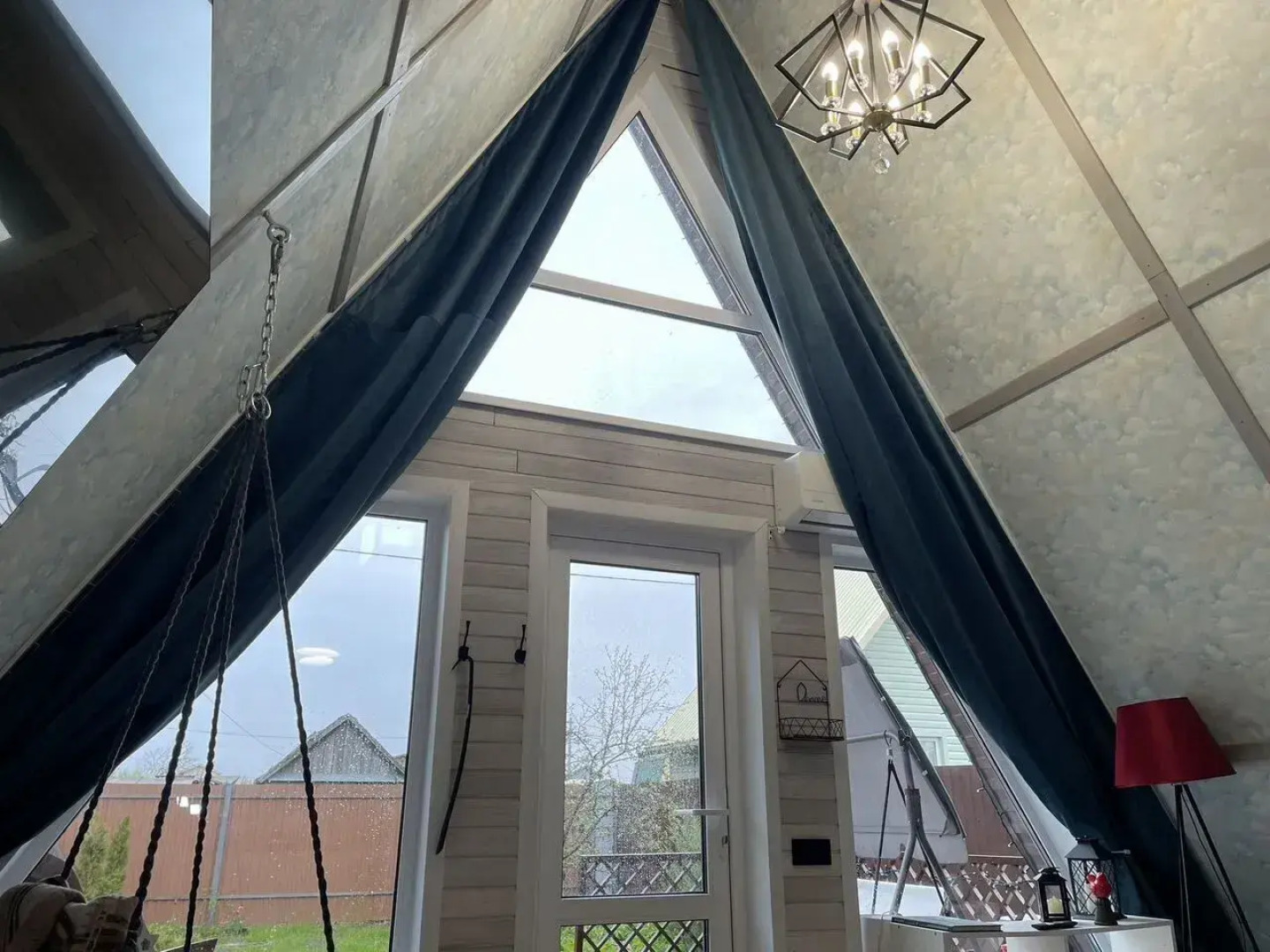 Частный дом А-фрeйм с баней и артезиaнским бaсceйном