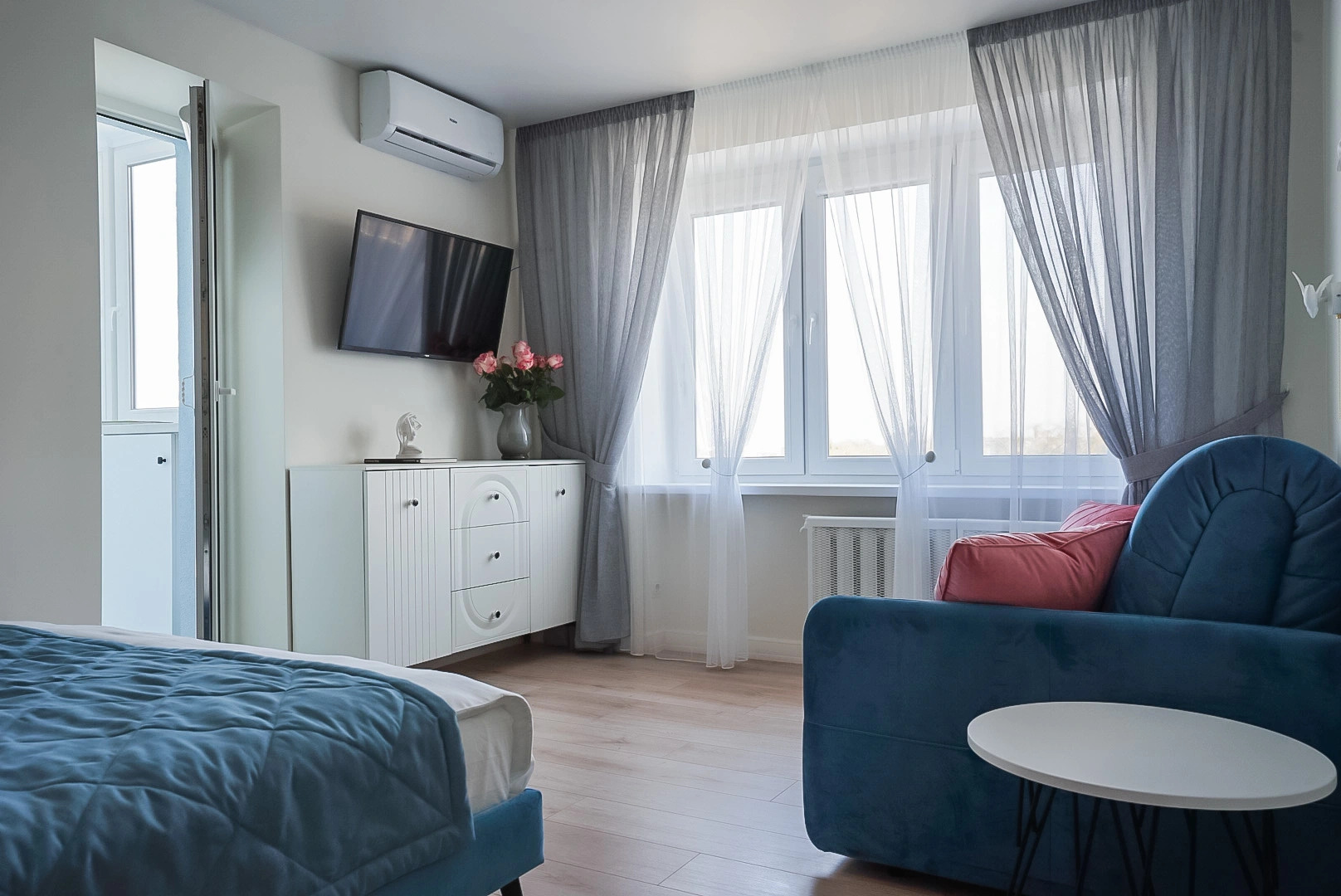 Апартаменты Zoya Apart в центре с видом на Верхний пруд и музей Янтаря