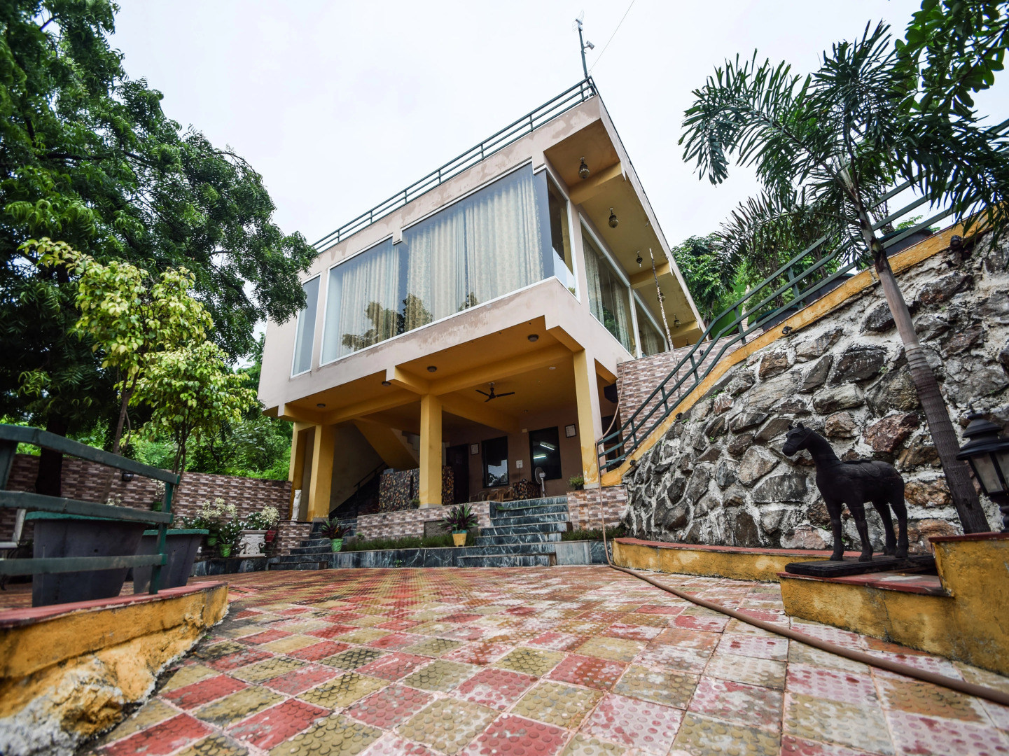 Отель The Space Jungle